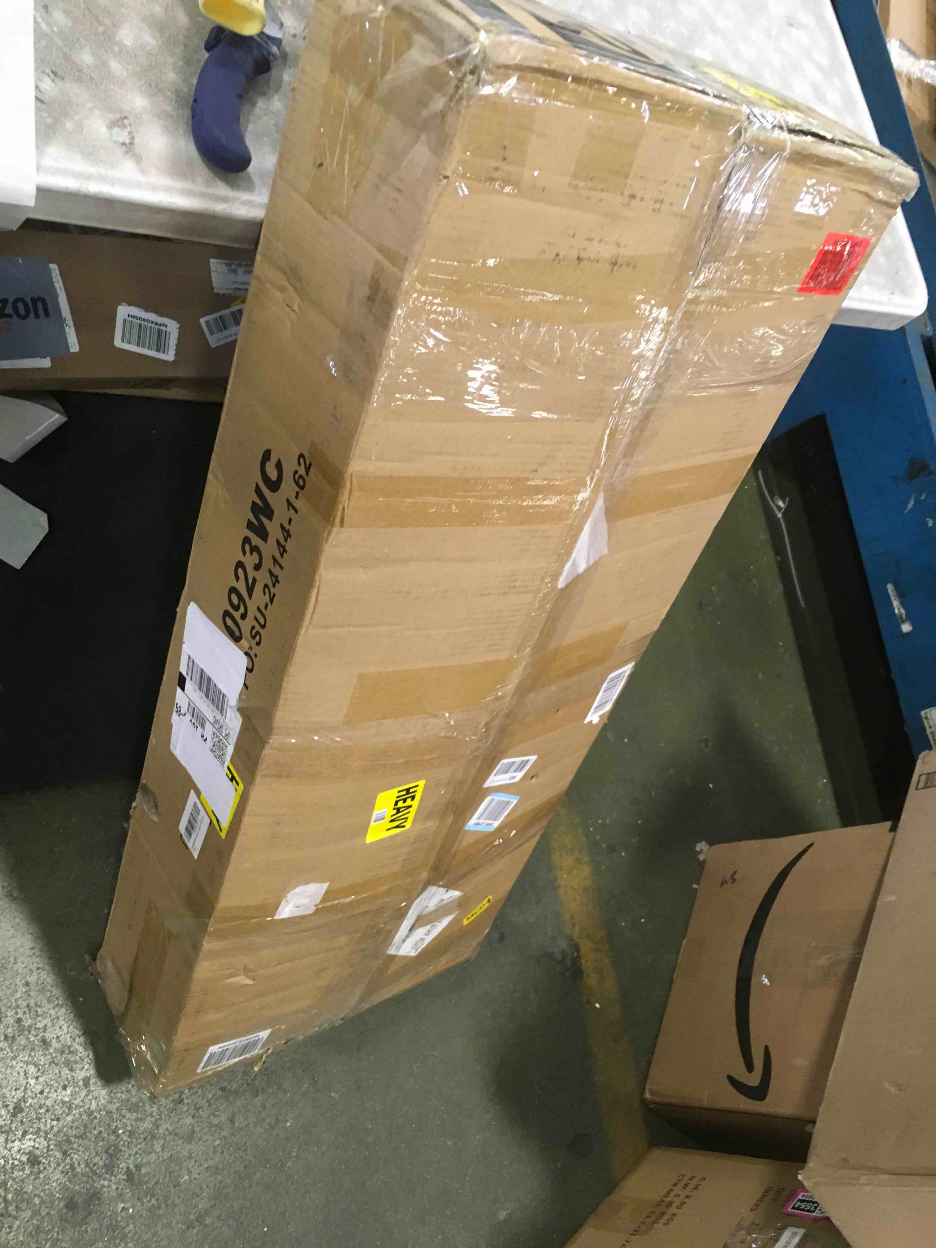 https://s3.amazonaws.com/lotting-images-prod/bidfta/PNK0113548_1724441989619.jpeg