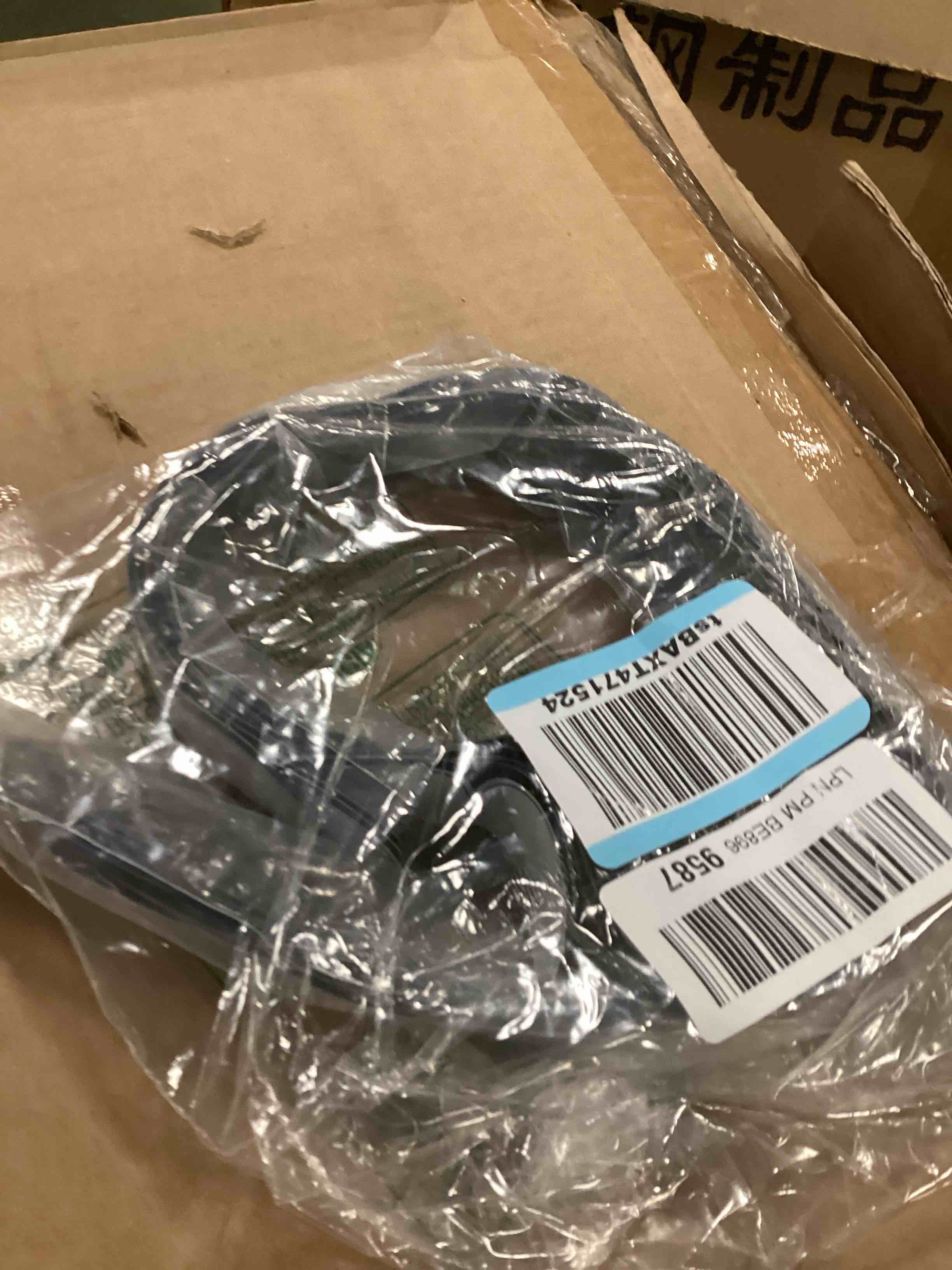 https://s3.amazonaws.com/lotting-images-prod/bidfta/PNK0114123_1727267023404.jpeg