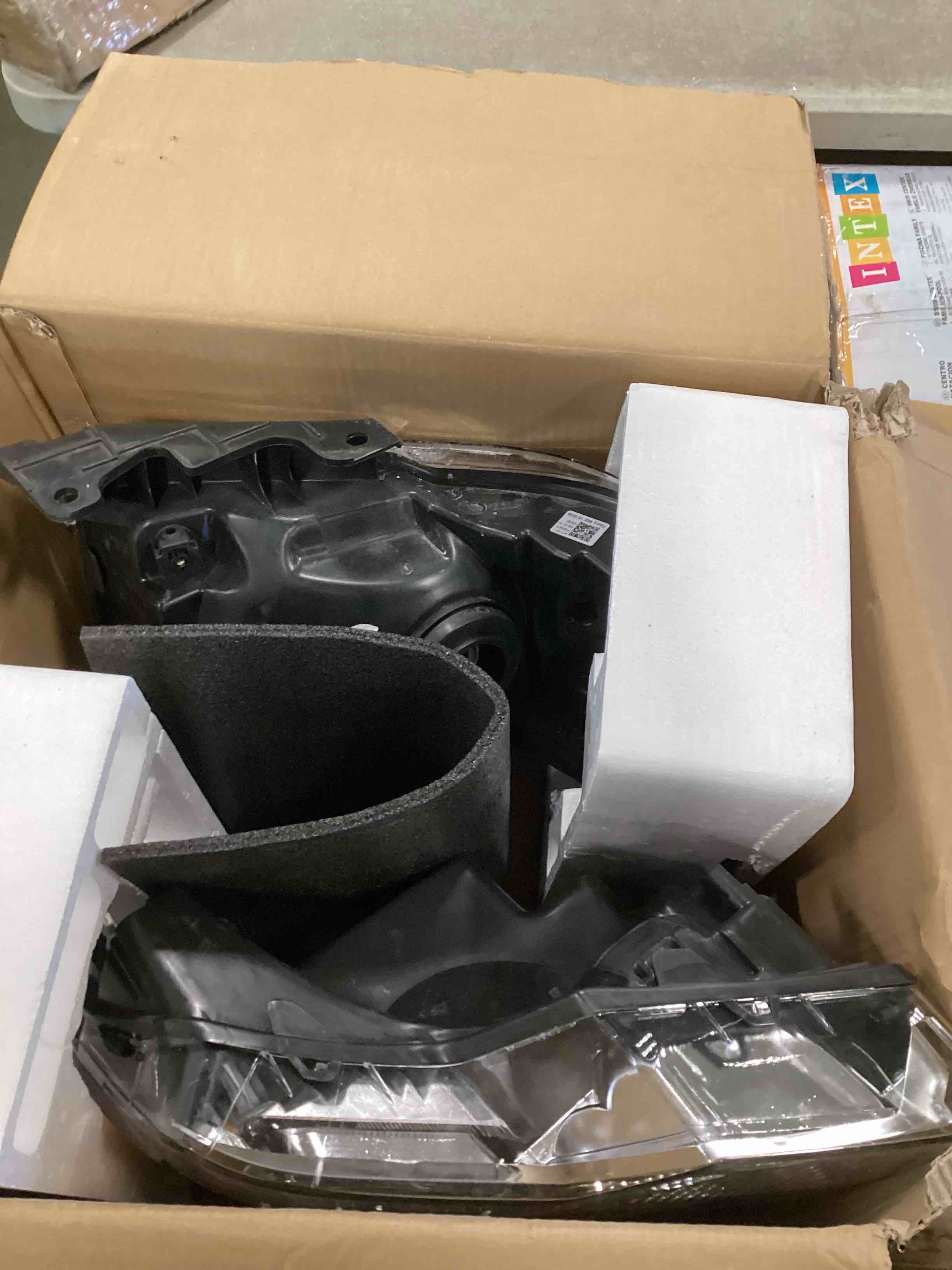 https://s3.amazonaws.com/lotting-images-prod/bidfta/PNK0115018_1726759096752.jpeg