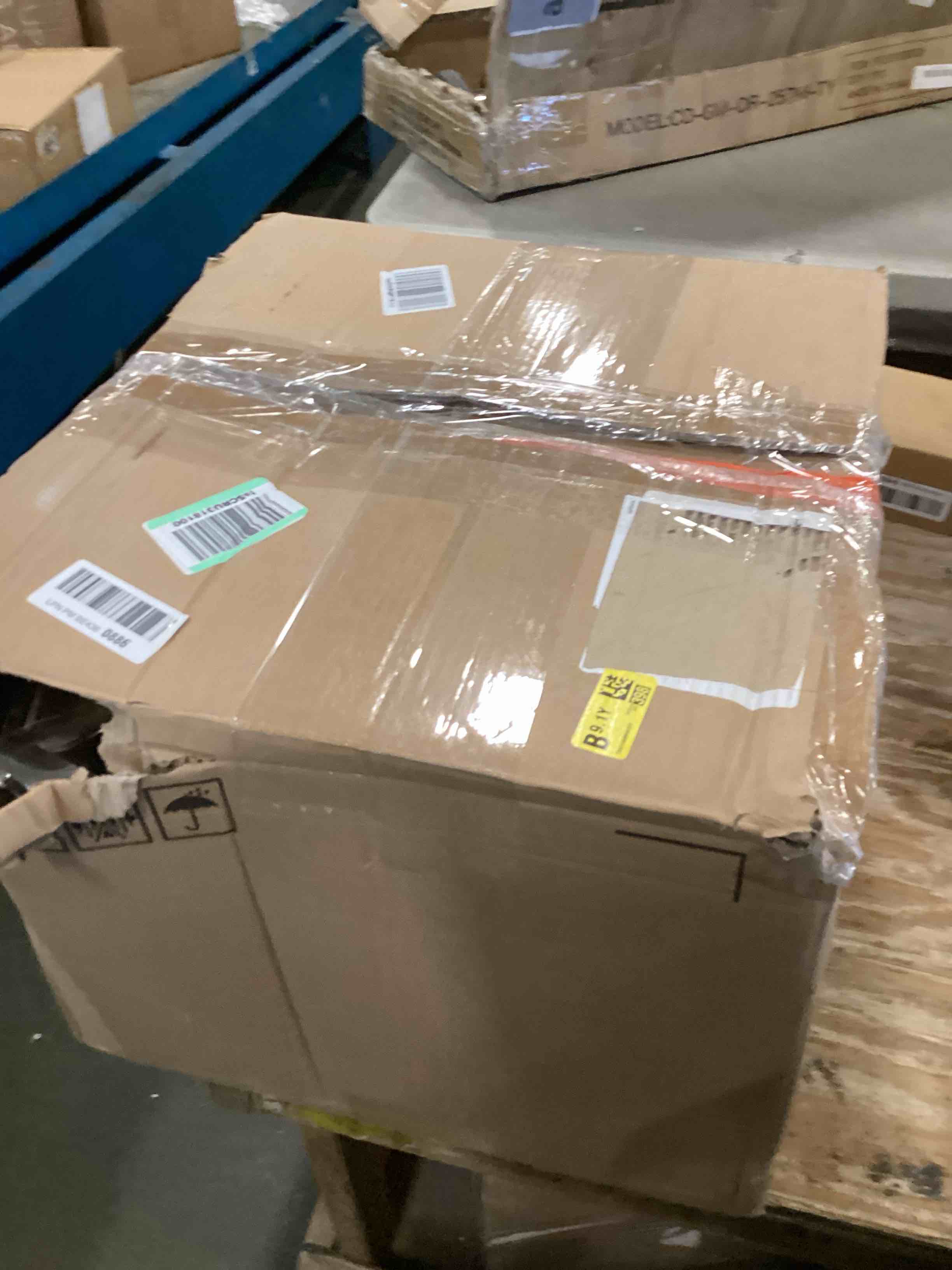https://s3.amazonaws.com/lotting-images-prod/bidfta/PNK0115018_1726759129261.jpeg