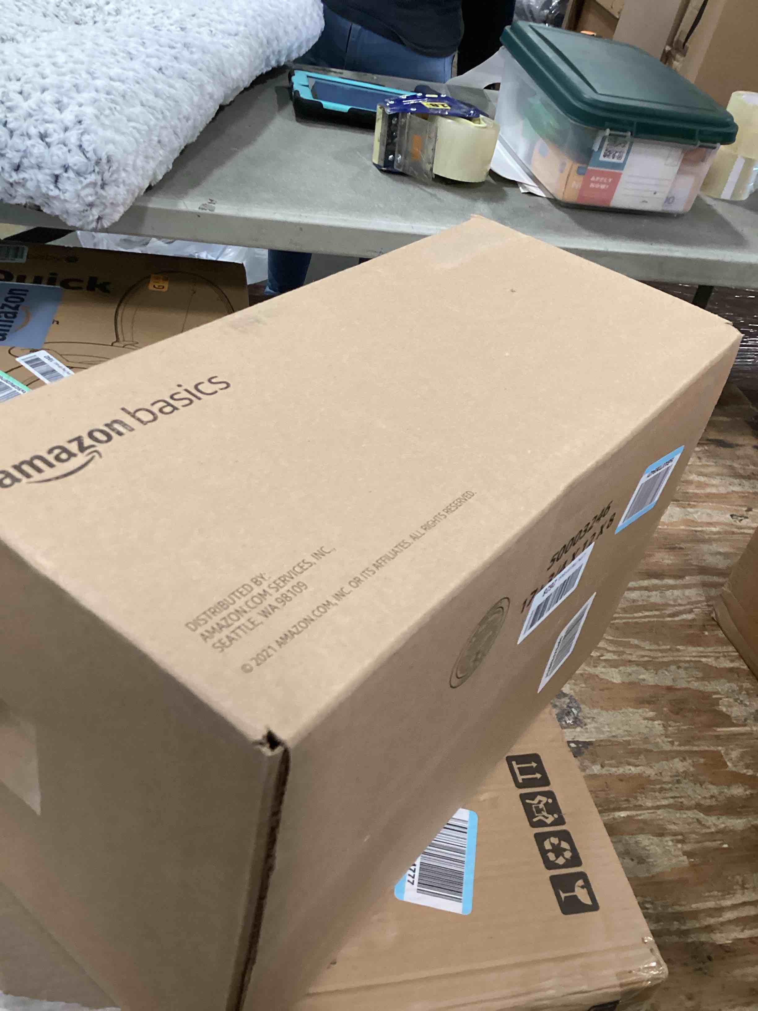 https://s3.amazonaws.com/lotting-images-prod/bidfta/PNK0115297_1726590693979.jpeg