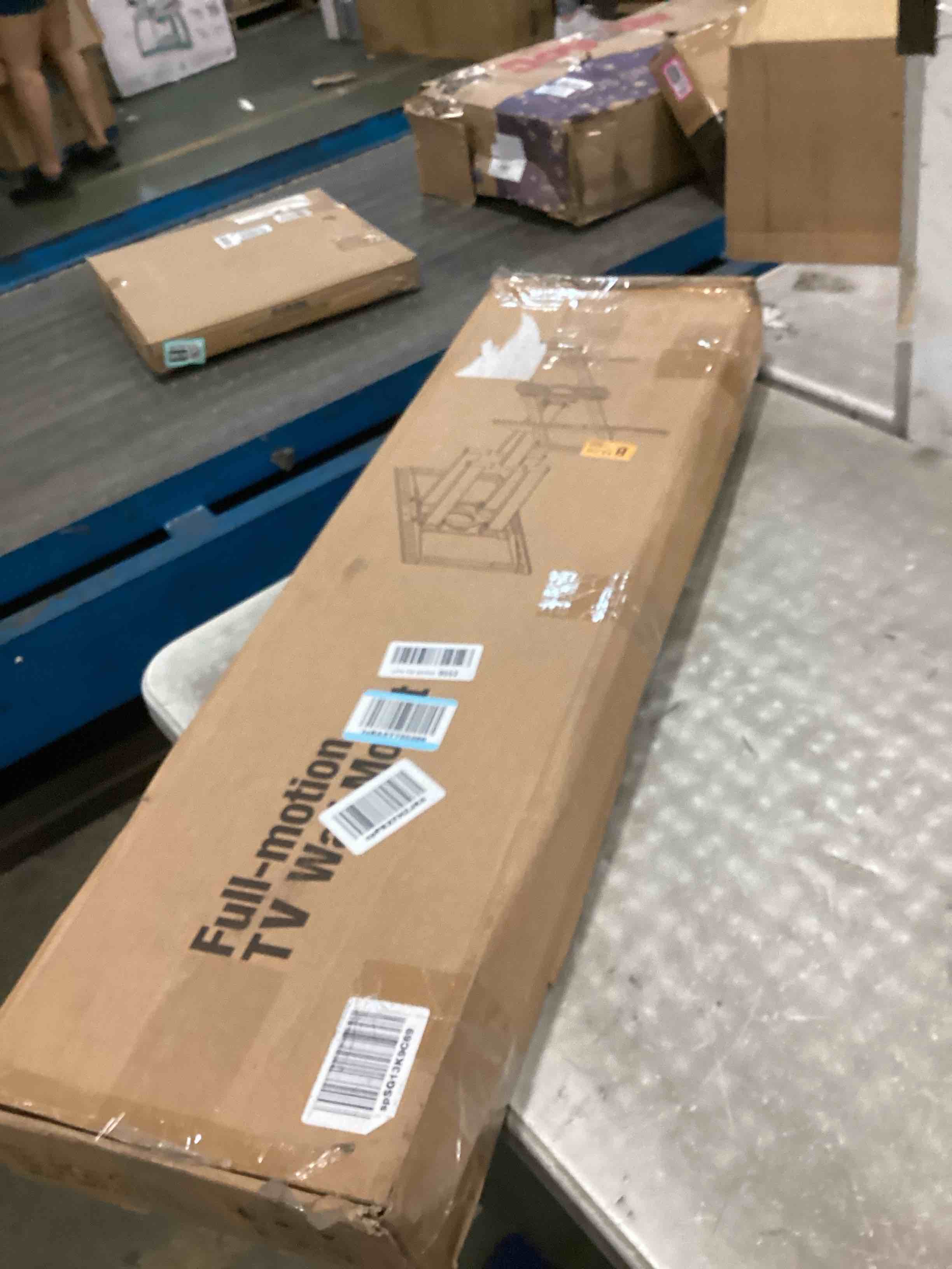 https://s3.amazonaws.com/lotting-images-prod/bidfta/PNK0116689_1723732932546.jpeg