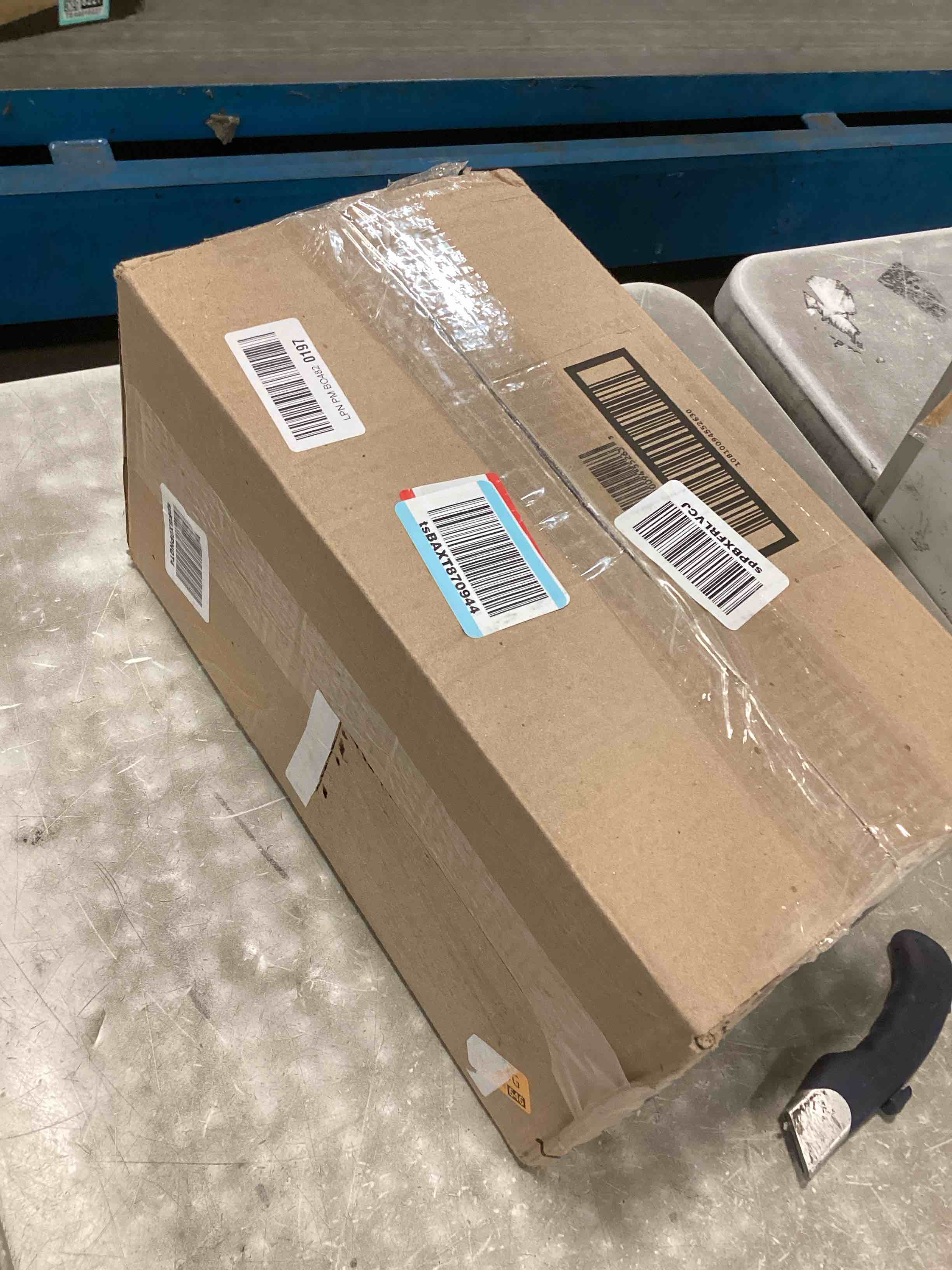 https://s3.amazonaws.com/lotting-images-prod/bidfta/PNK0116729_1723728164251.jpeg