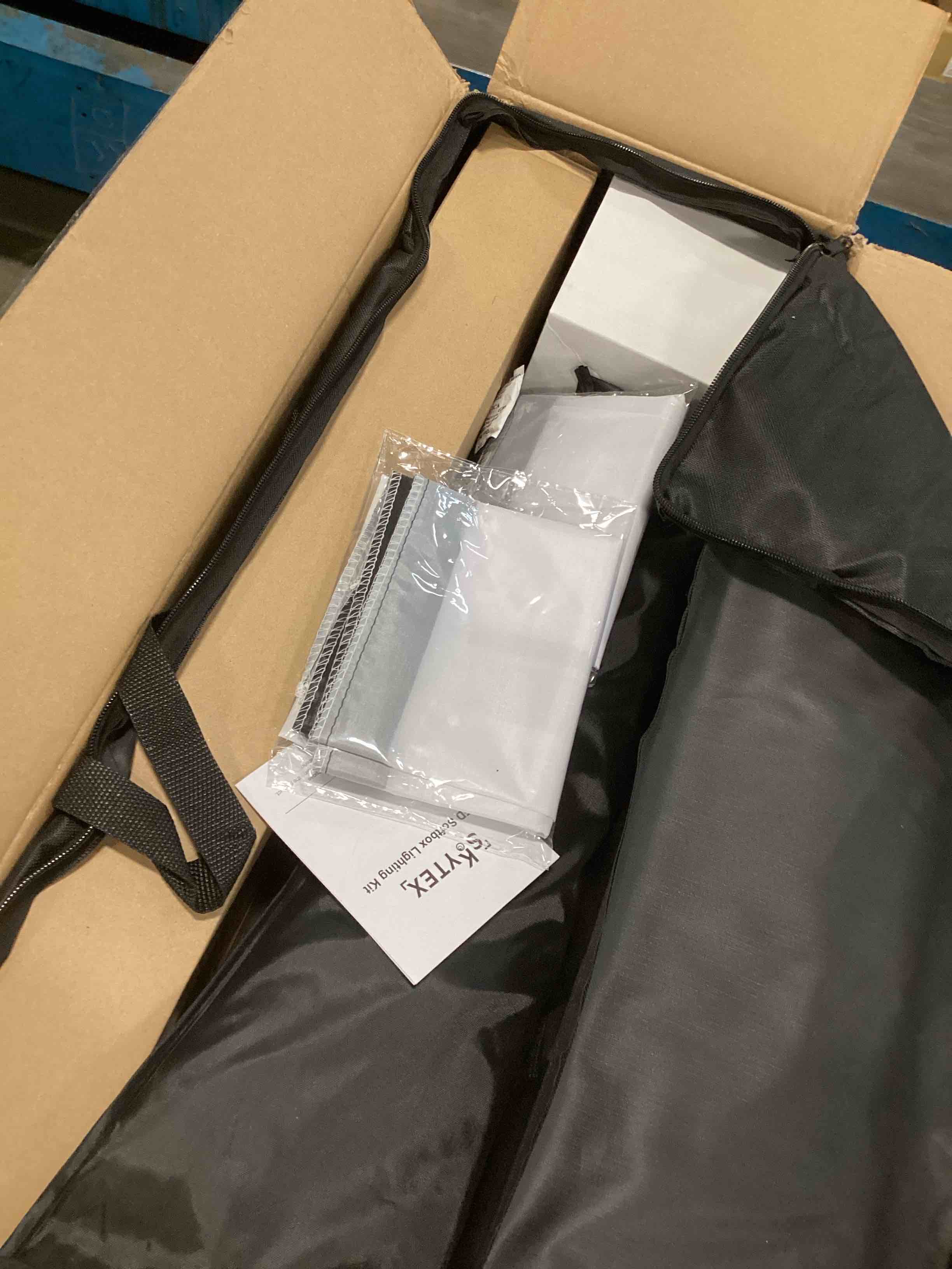 https://s3.amazonaws.com/lotting-images-prod/bidfta/PNK0116762_1723725721700.jpeg