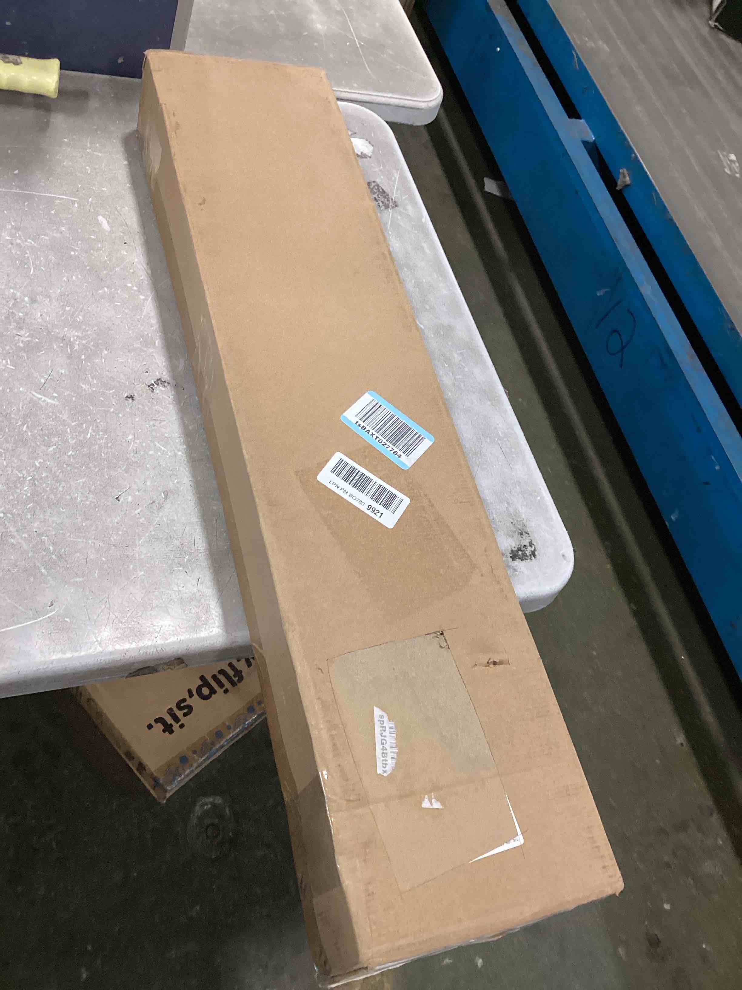 https://s3.amazonaws.com/lotting-images-prod/bidfta/PNK0116830_1723660688229.jpeg