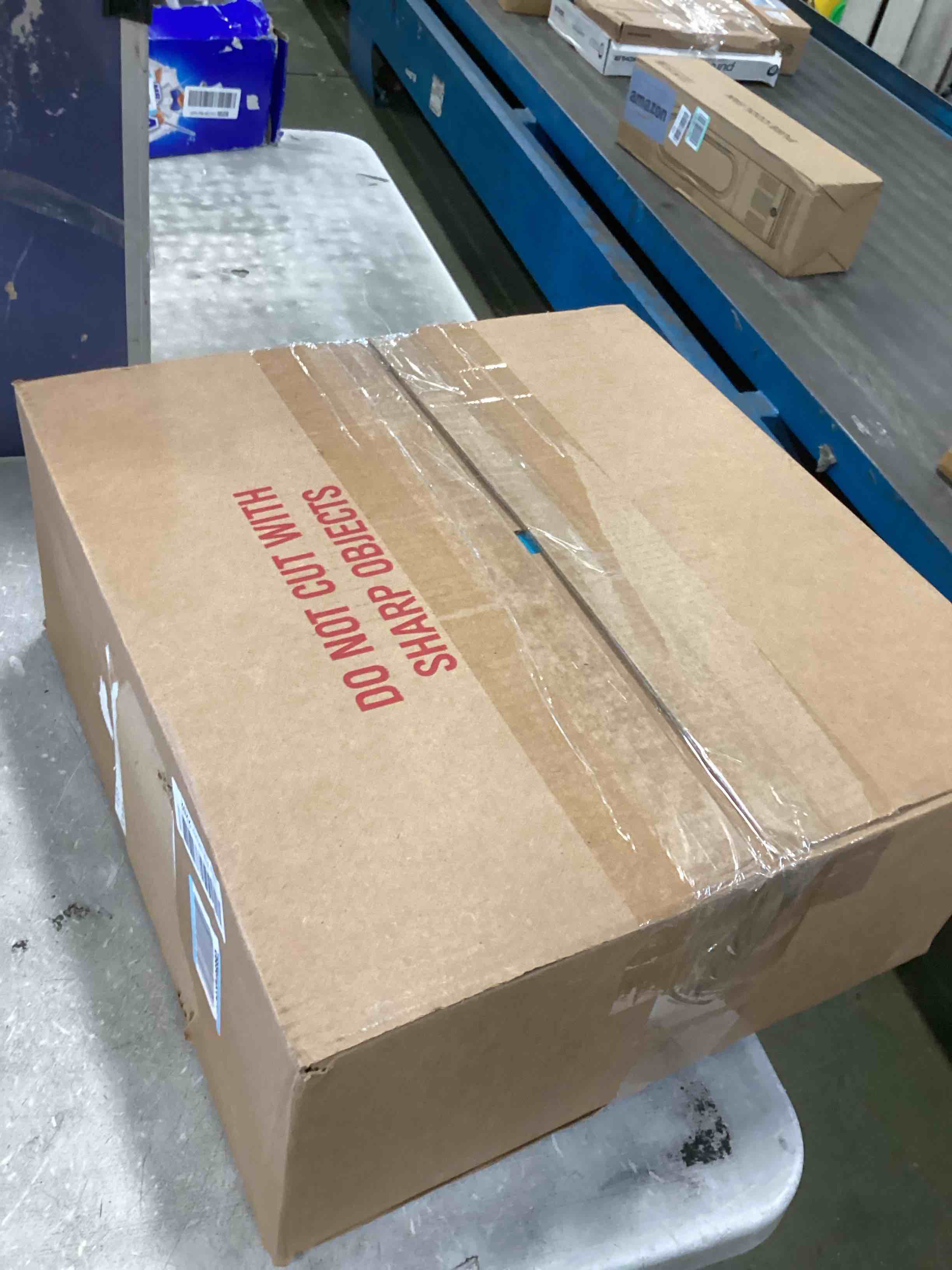 https://s3.amazonaws.com/lotting-images-prod/bidfta/PNK0116836_1723660125180.jpeg