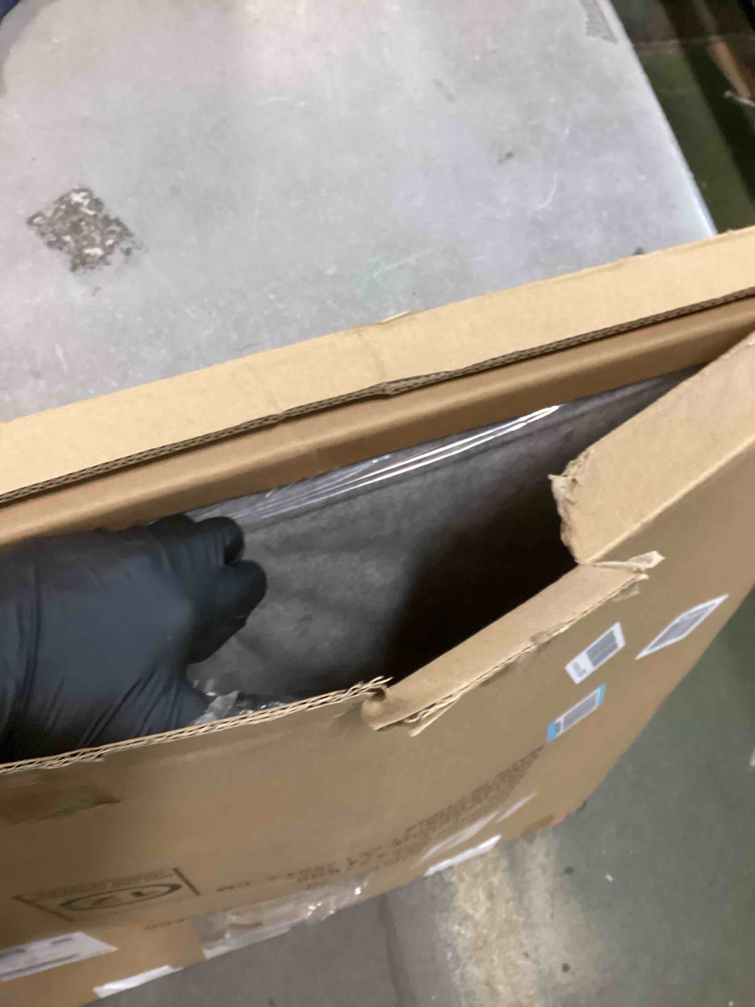 https://s3.amazonaws.com/lotting-images-prod/bidfta/PNK0117539_1723232337340.jpeg