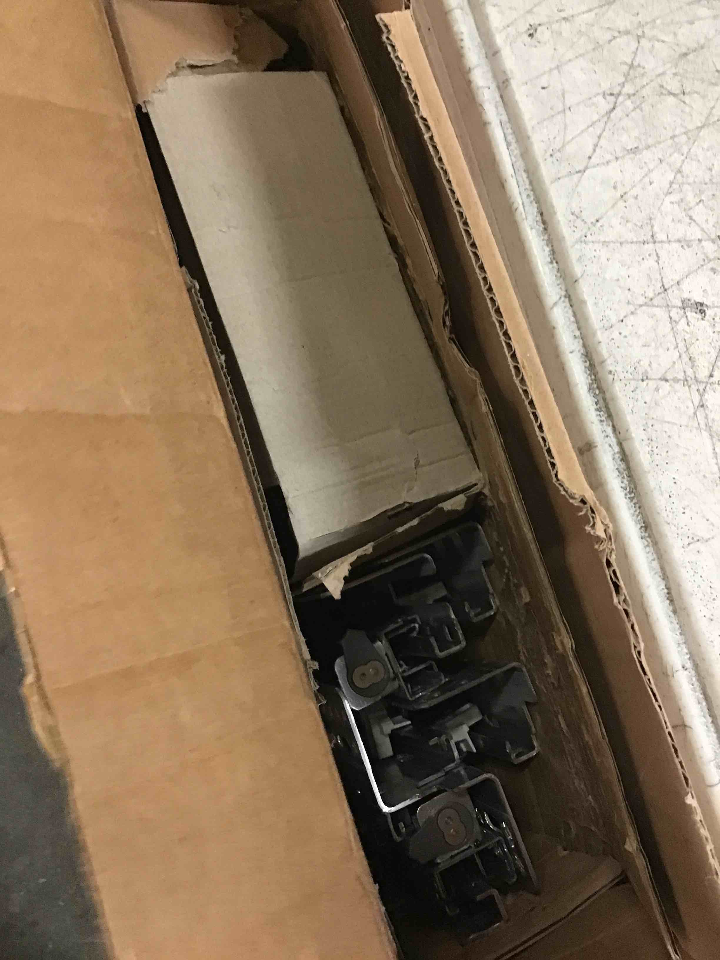 https://s3.amazonaws.com/lotting-images-prod/bidfta/PNK0119159_1724256606722.jpeg