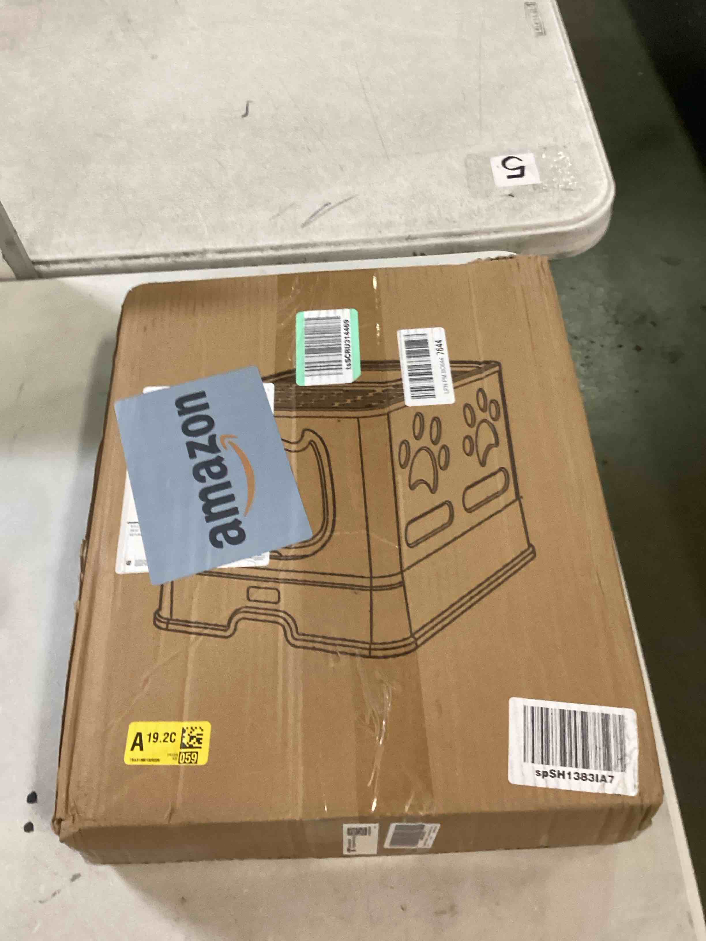 https://s3.amazonaws.com/lotting-images-prod/bidfta/PNK0119723_1723228735974.jpeg