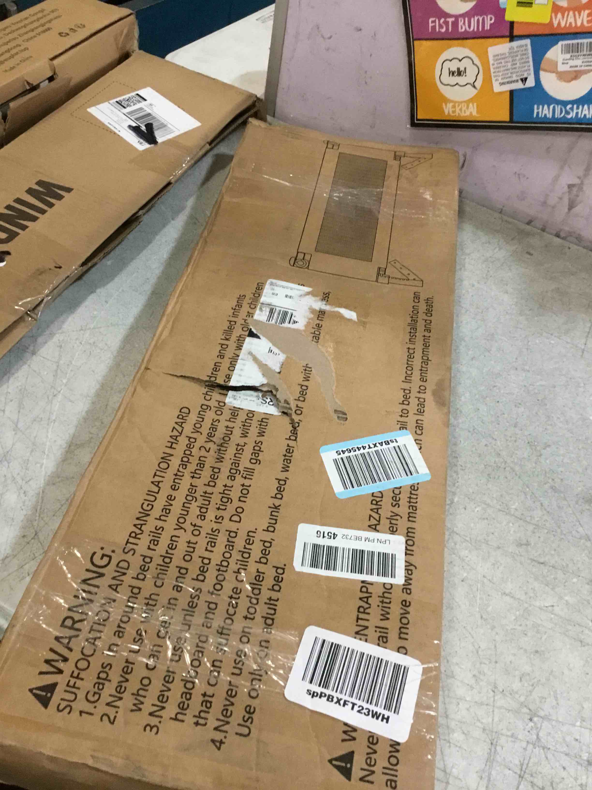 https://s3.amazonaws.com/lotting-images-prod/bidfta/PNK0136990_1724155978450.jpeg