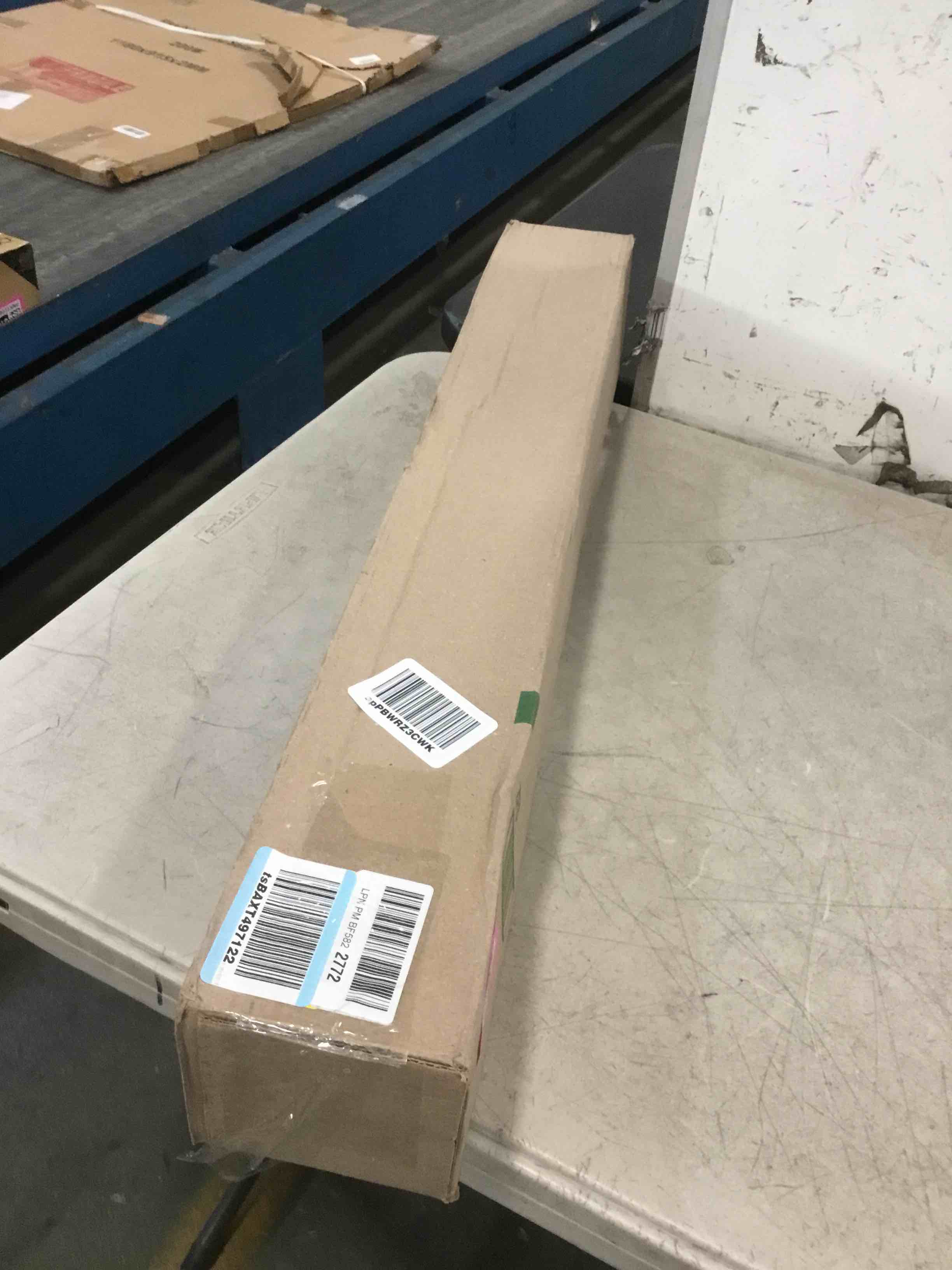 https://s3.amazonaws.com/lotting-images-prod/bidfta/PNK0139471_1724069263324.jpeg