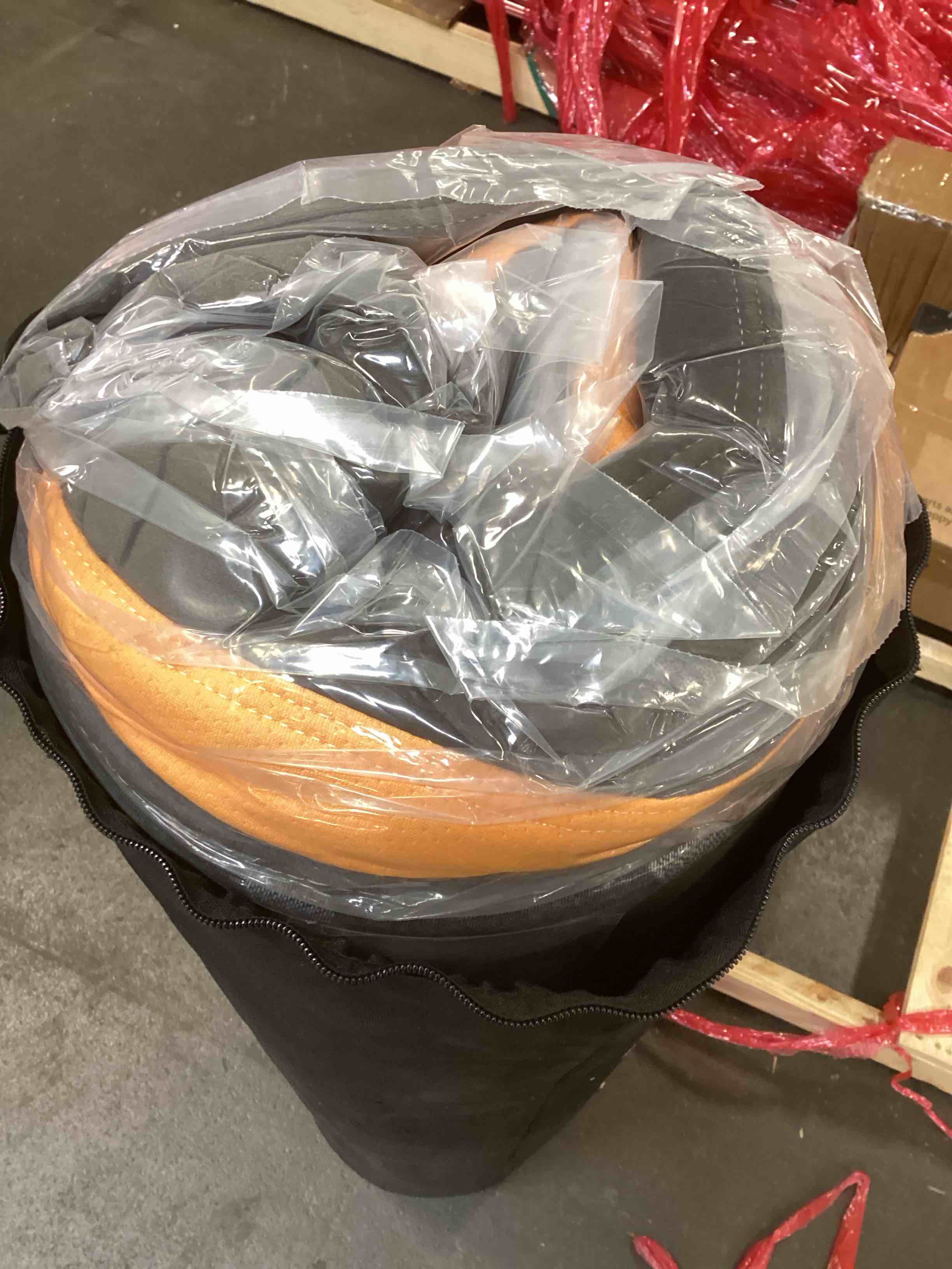 https://s3.amazonaws.com/lotting-images-prod/bidfta/PNK0140132_1725024997666.jpeg