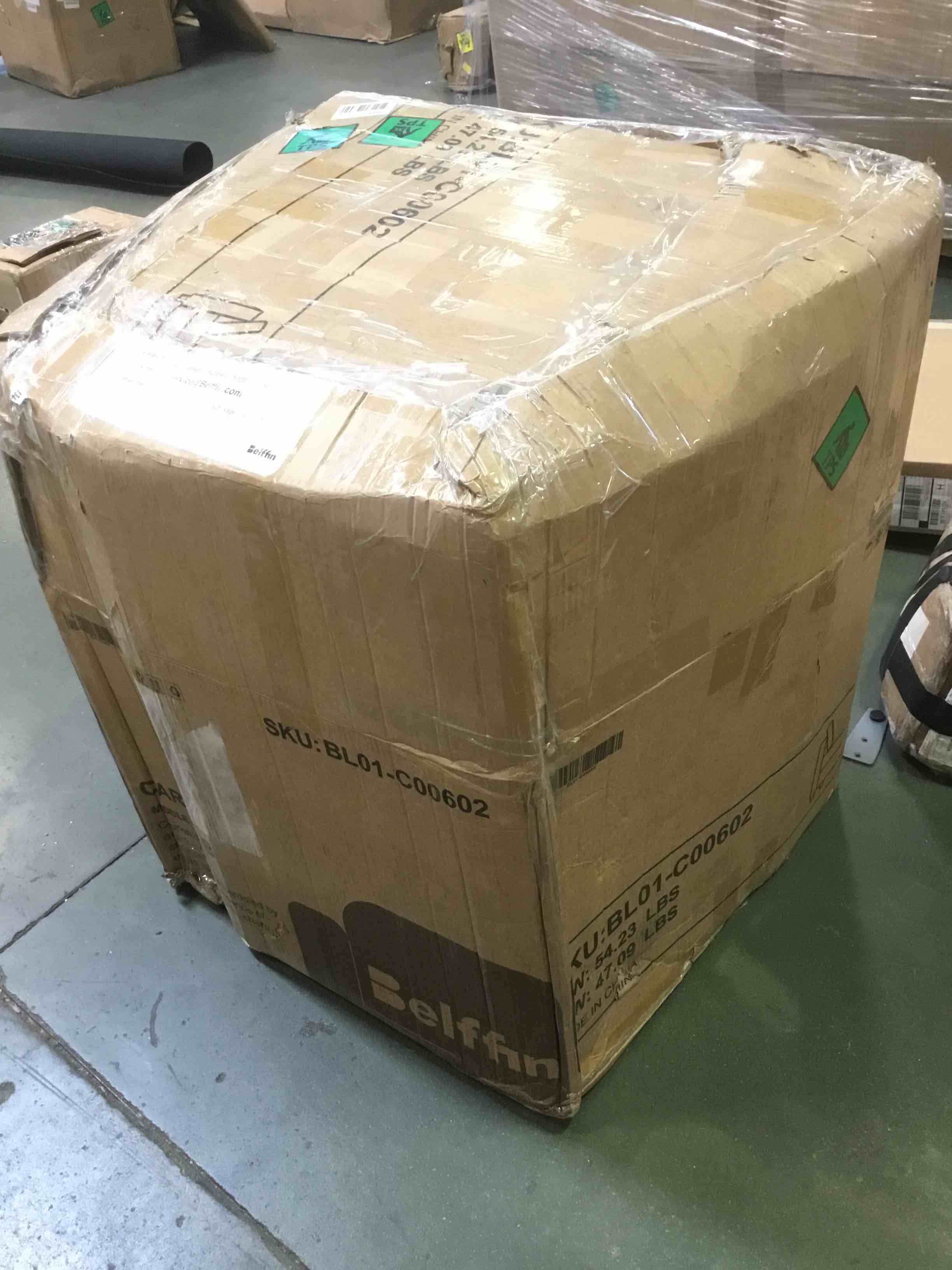 https://s3.amazonaws.com/lotting-images-prod/bidfta/PNK0145327_1724342166705.jpeg