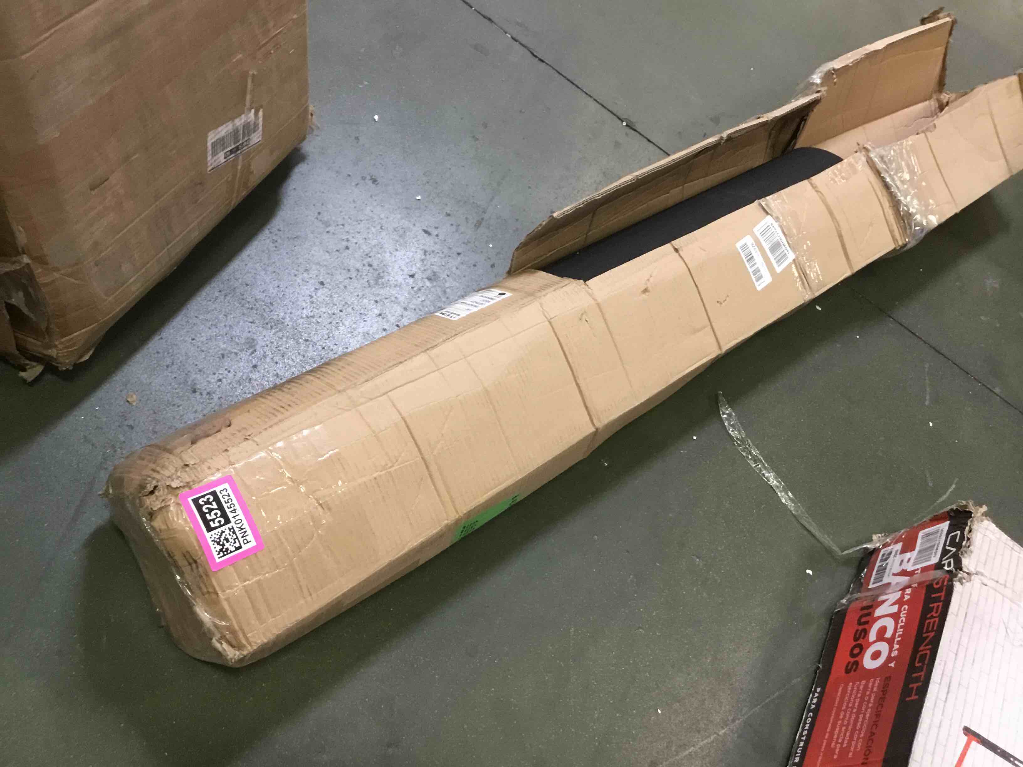 https://s3.amazonaws.com/lotting-images-prod/bidfta/PNK0145523_1724256236037.jpeg