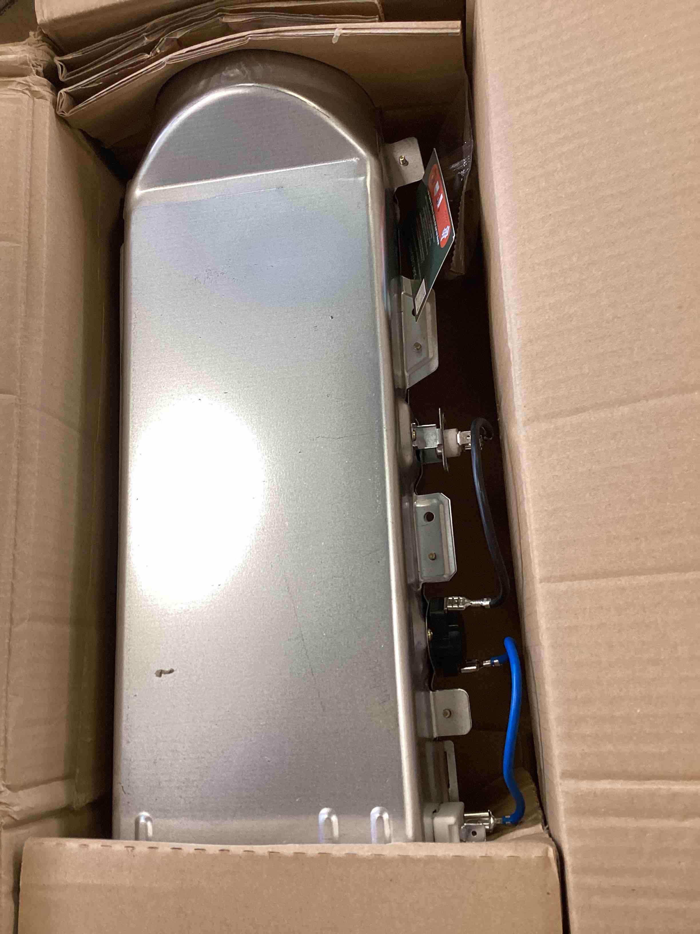 https://s3.amazonaws.com/lotting-images-prod/bidfta/PNK0146692_1725391925948.jpeg
