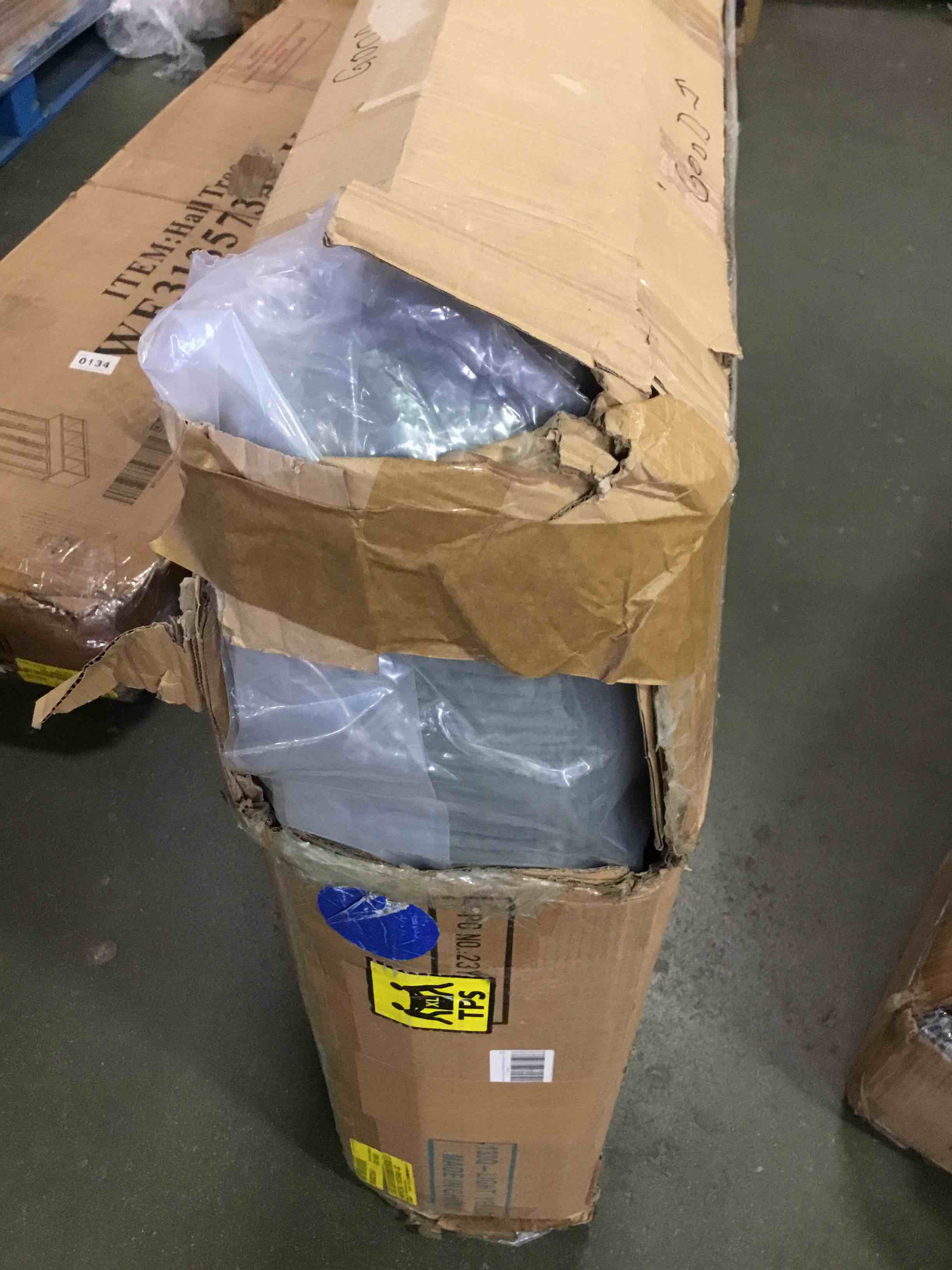 https://s3.amazonaws.com/lotting-images-prod/bidfta/PNK0150775_1725997086727.jpeg
