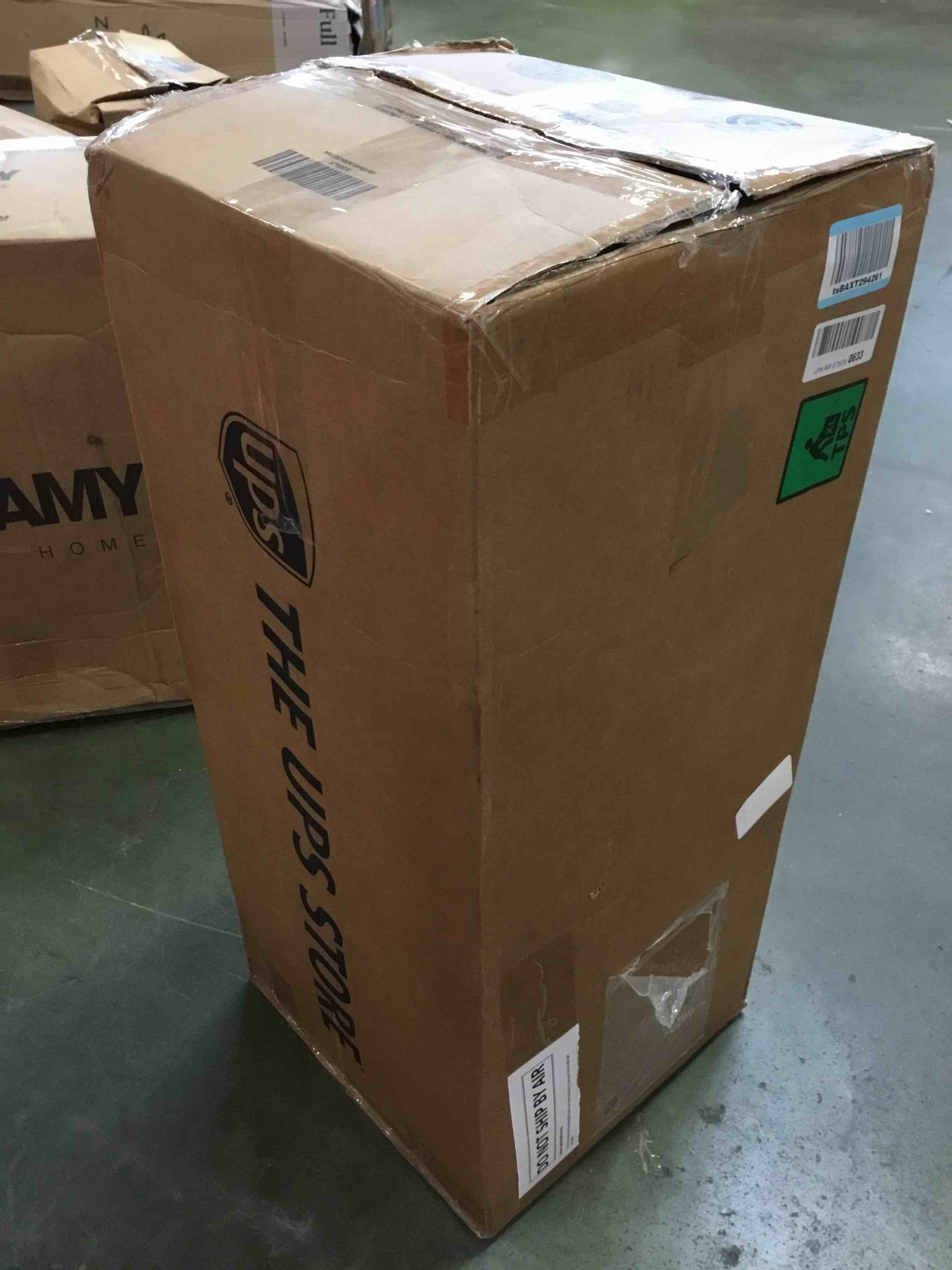 https://s3.amazonaws.com/lotting-images-prod/bidfta/PNK0151639_1725454463747.jpeg