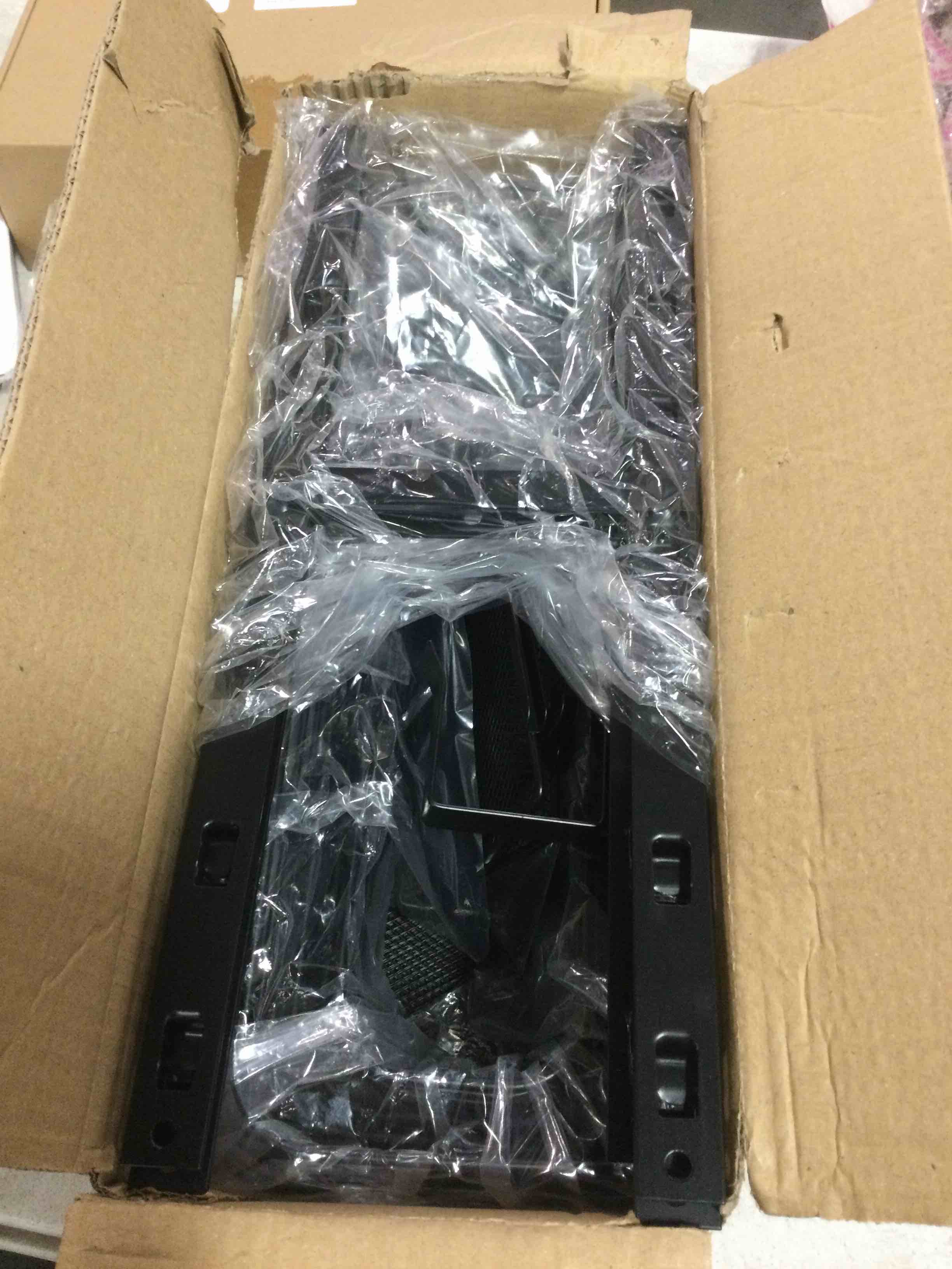 https://s3.amazonaws.com/lotting-images-prod/bidfta/PNK0152015_1731674043099.jpeg