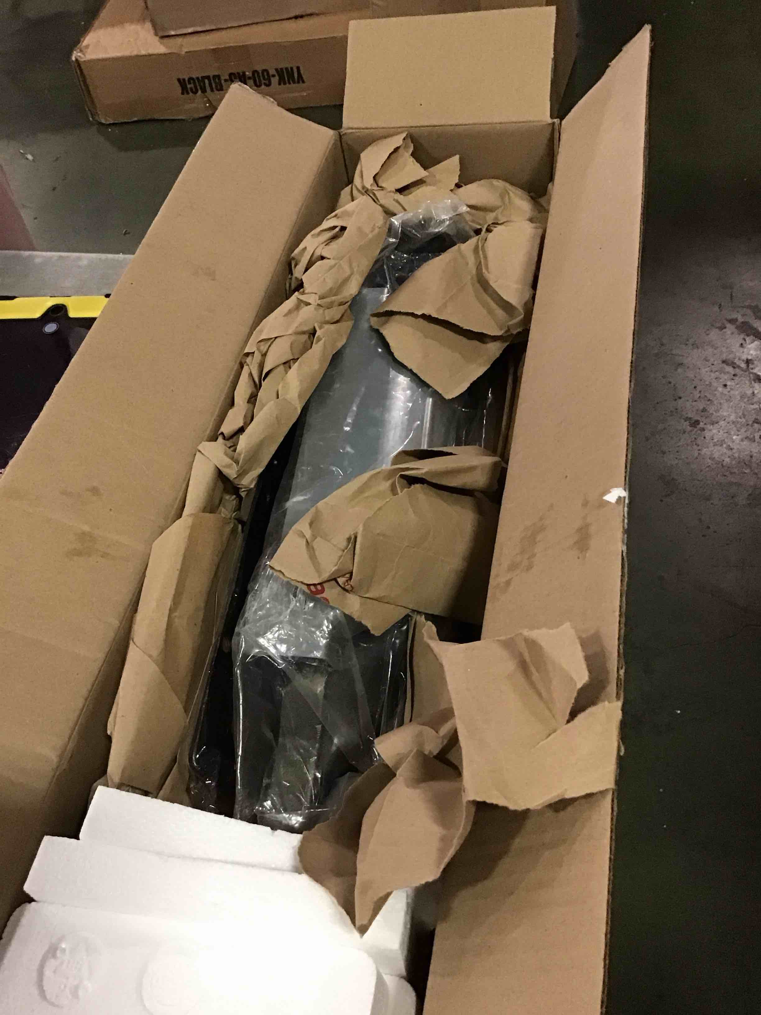 https://s3.amazonaws.com/lotting-images-prod/bidfta/PNK0152141_1729875999903.jpeg