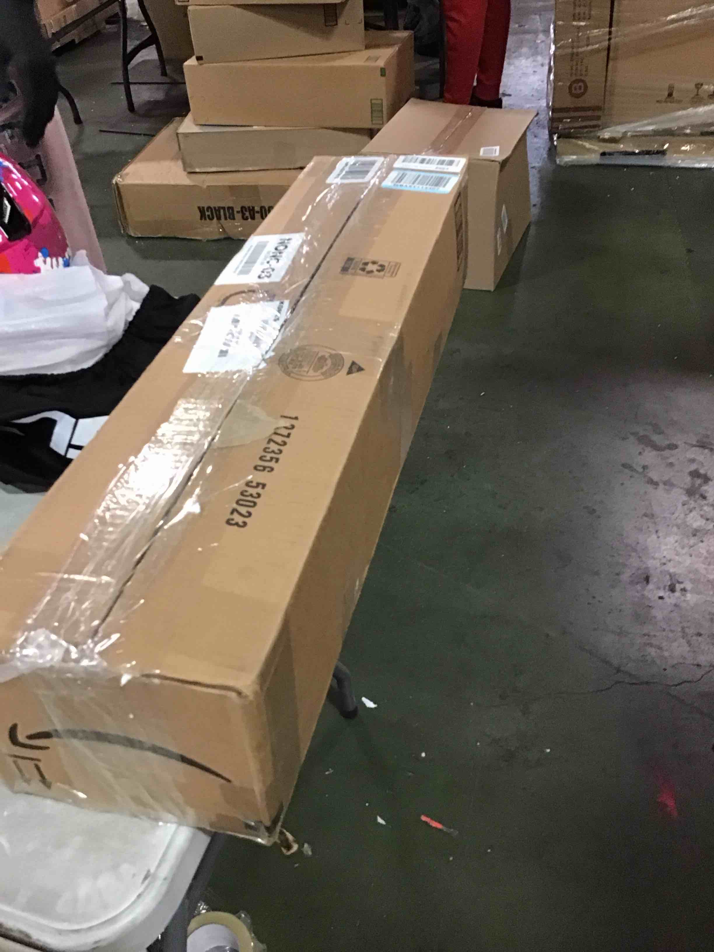 https://s3.amazonaws.com/lotting-images-prod/bidfta/PNK0152141_1729876063254.jpeg