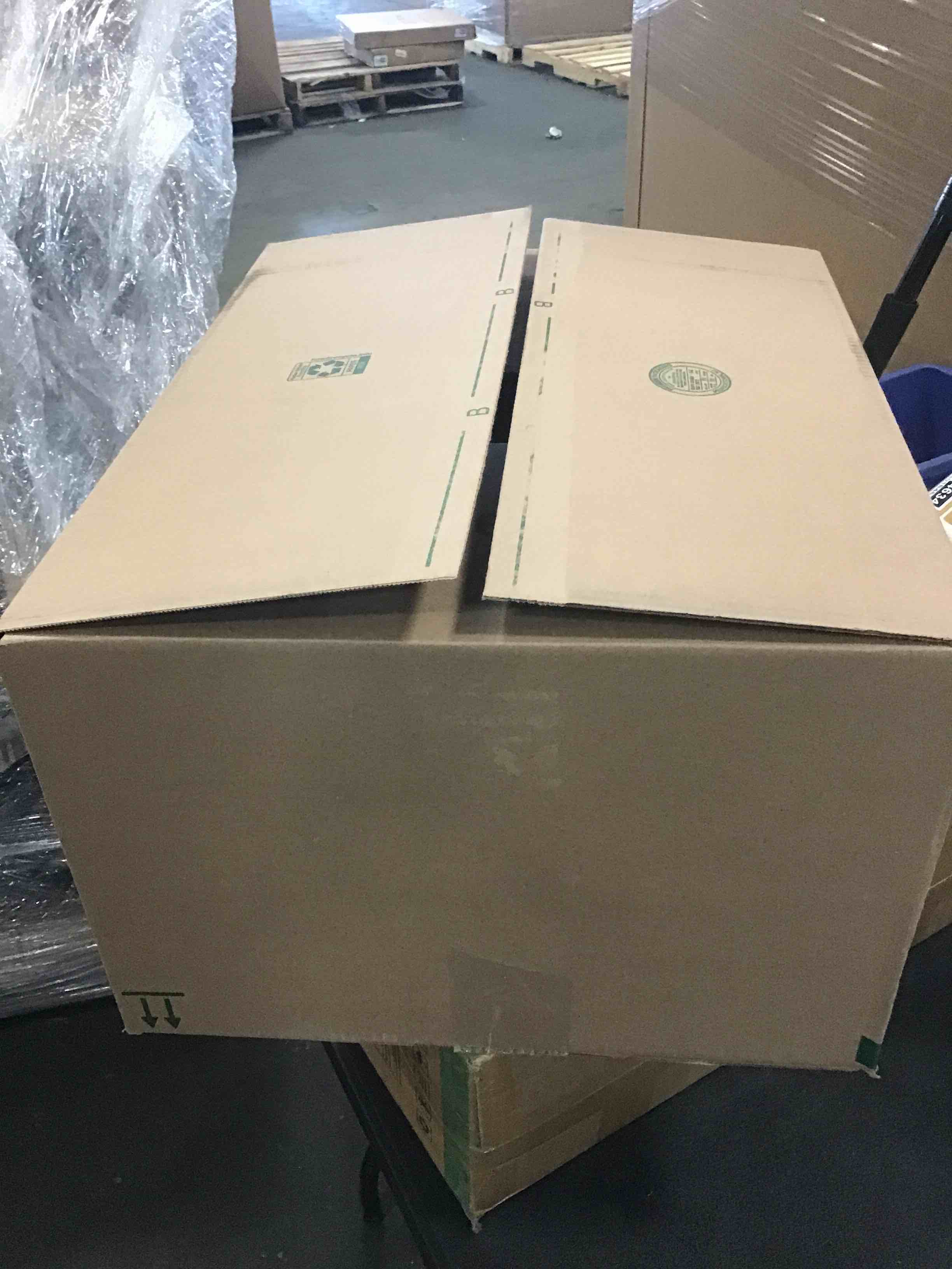 https://s3.amazonaws.com/lotting-images-prod/bidfta/PNK0154193_1726093071201.jpeg