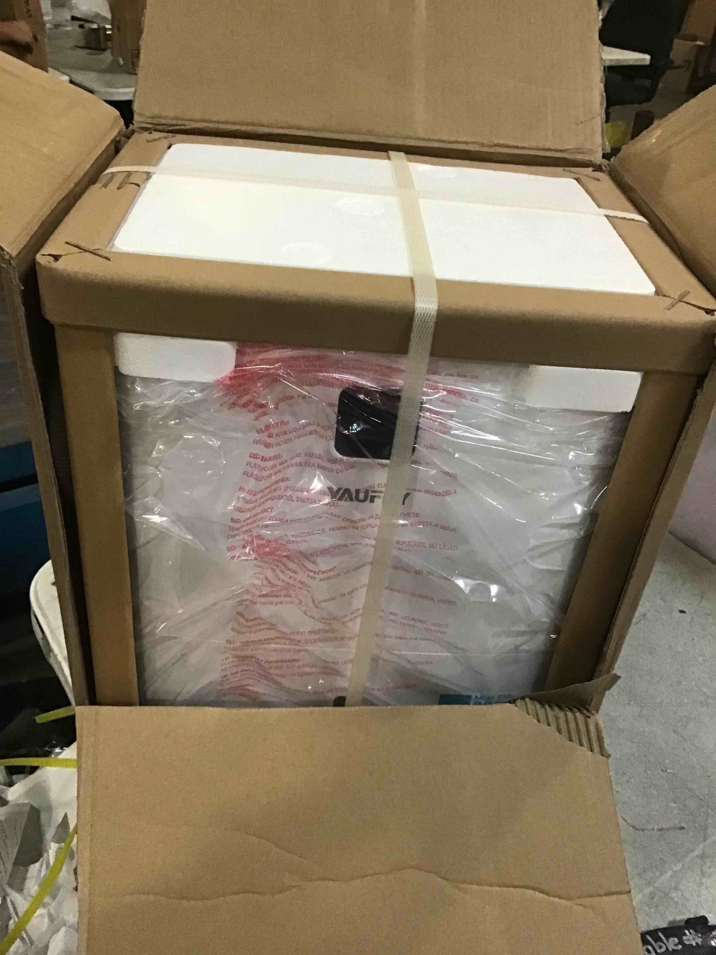 https://s3.amazonaws.com/lotting-images-prod/bidfta/PNK0154935_1725496940951.jpeg