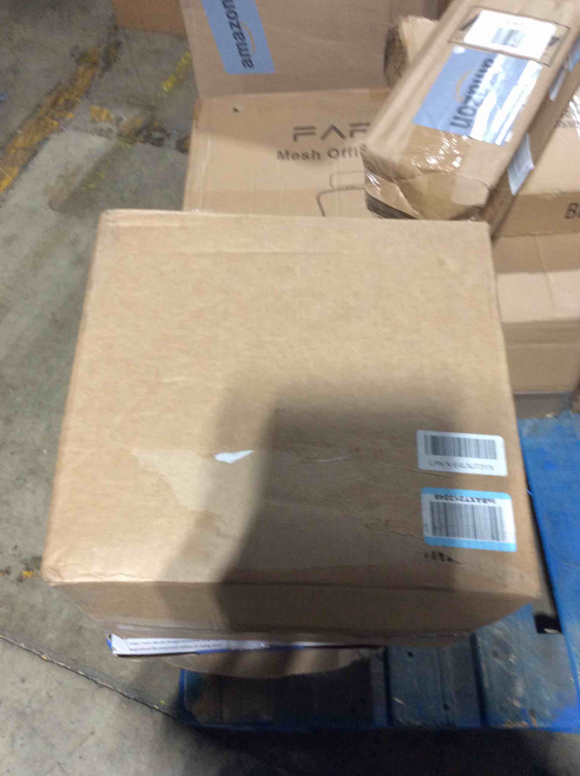 https://s3.amazonaws.com/lotting-images-prod/bidfta/PNK0158991_1725665811576.jpeg
