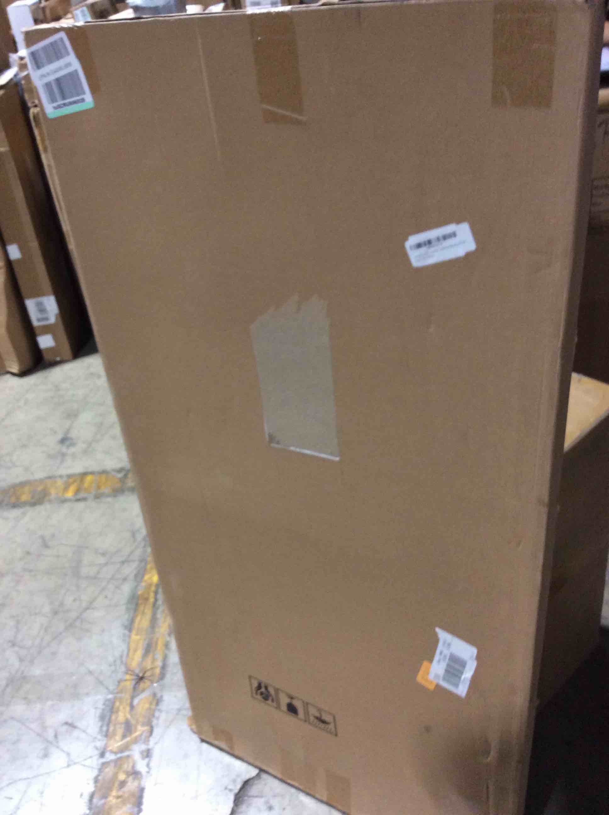https://s3.amazonaws.com/lotting-images-prod/bidfta/PNK0159042_1725566220715.jpeg