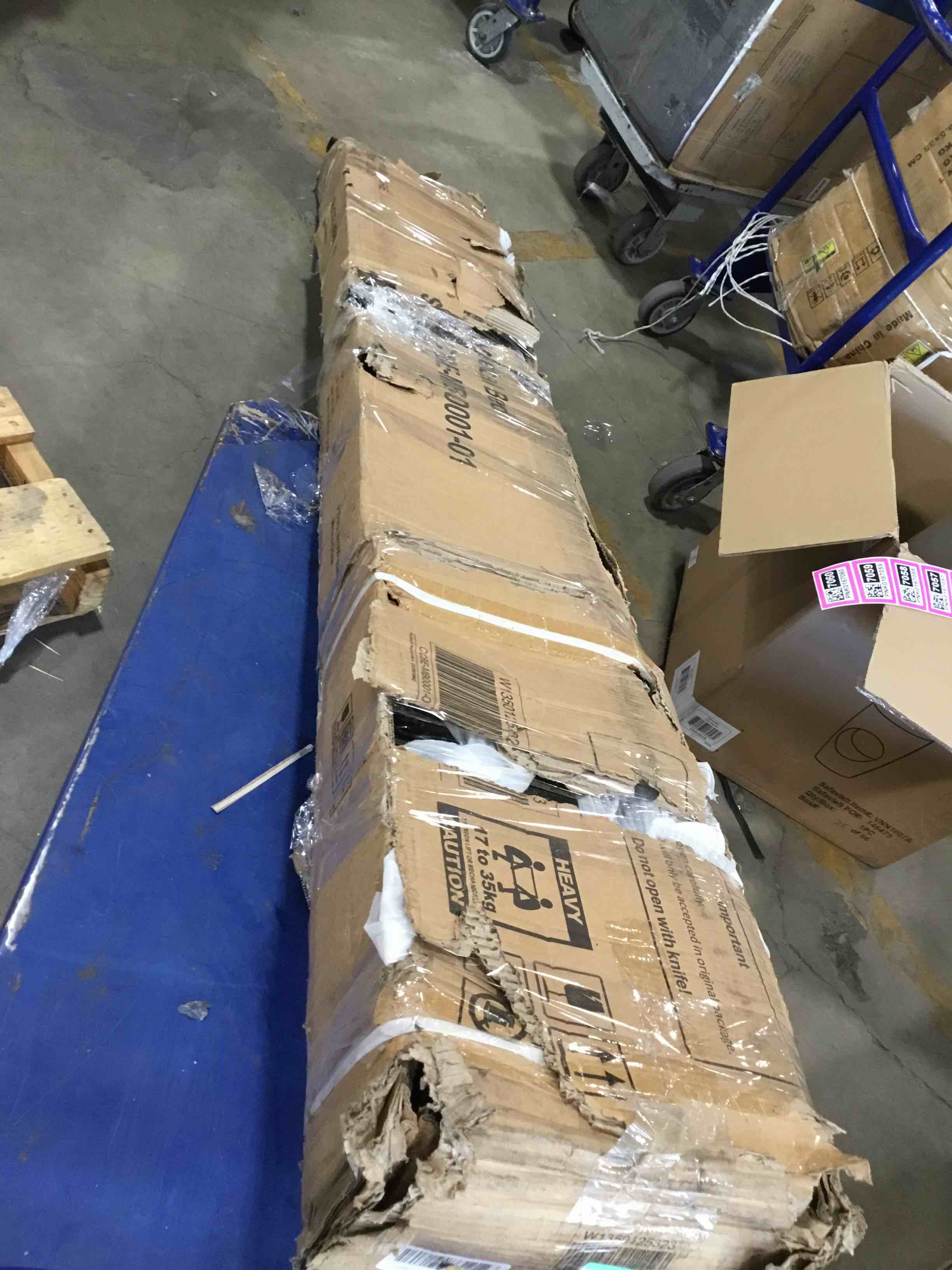 Metal Bed FrameSimple and Atmospheric Metal Platform Bed Frame