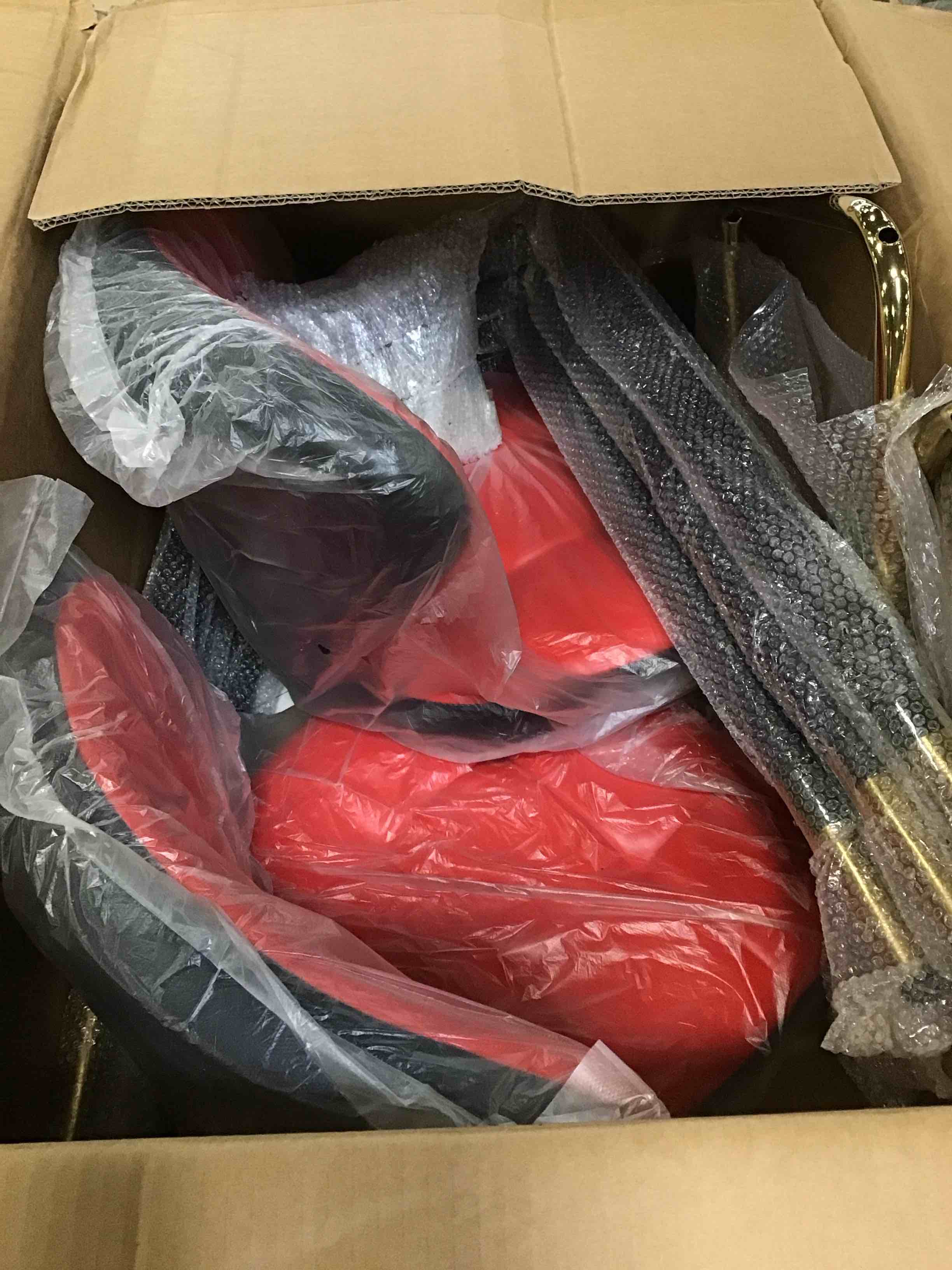 https://s3.amazonaws.com/lotting-images-prod/bidfta/PNK0171738_1724678989675.jpeg