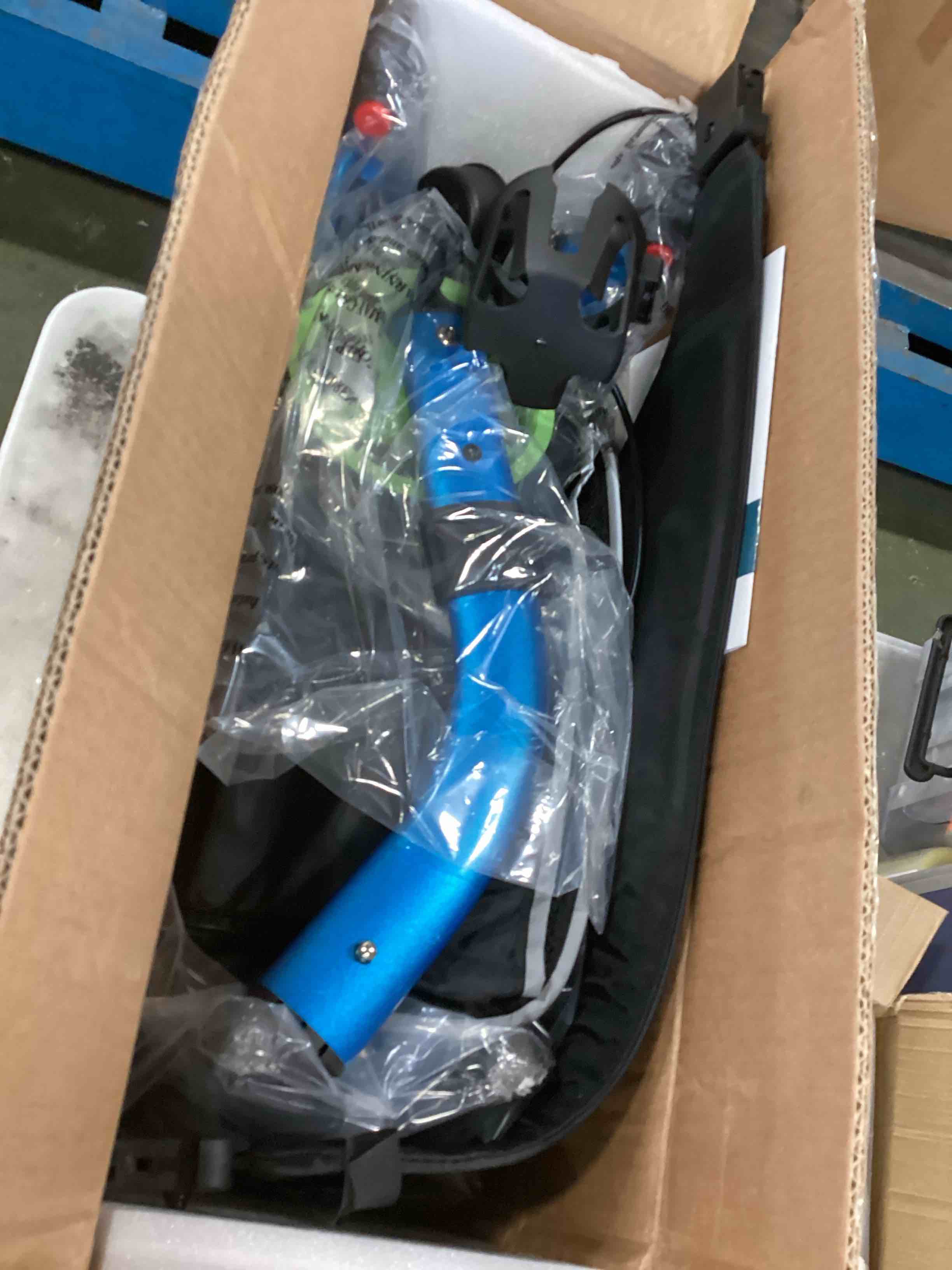 https://s3.amazonaws.com/lotting-images-prod/bidfta/PNK0172714_1724773425716.jpeg