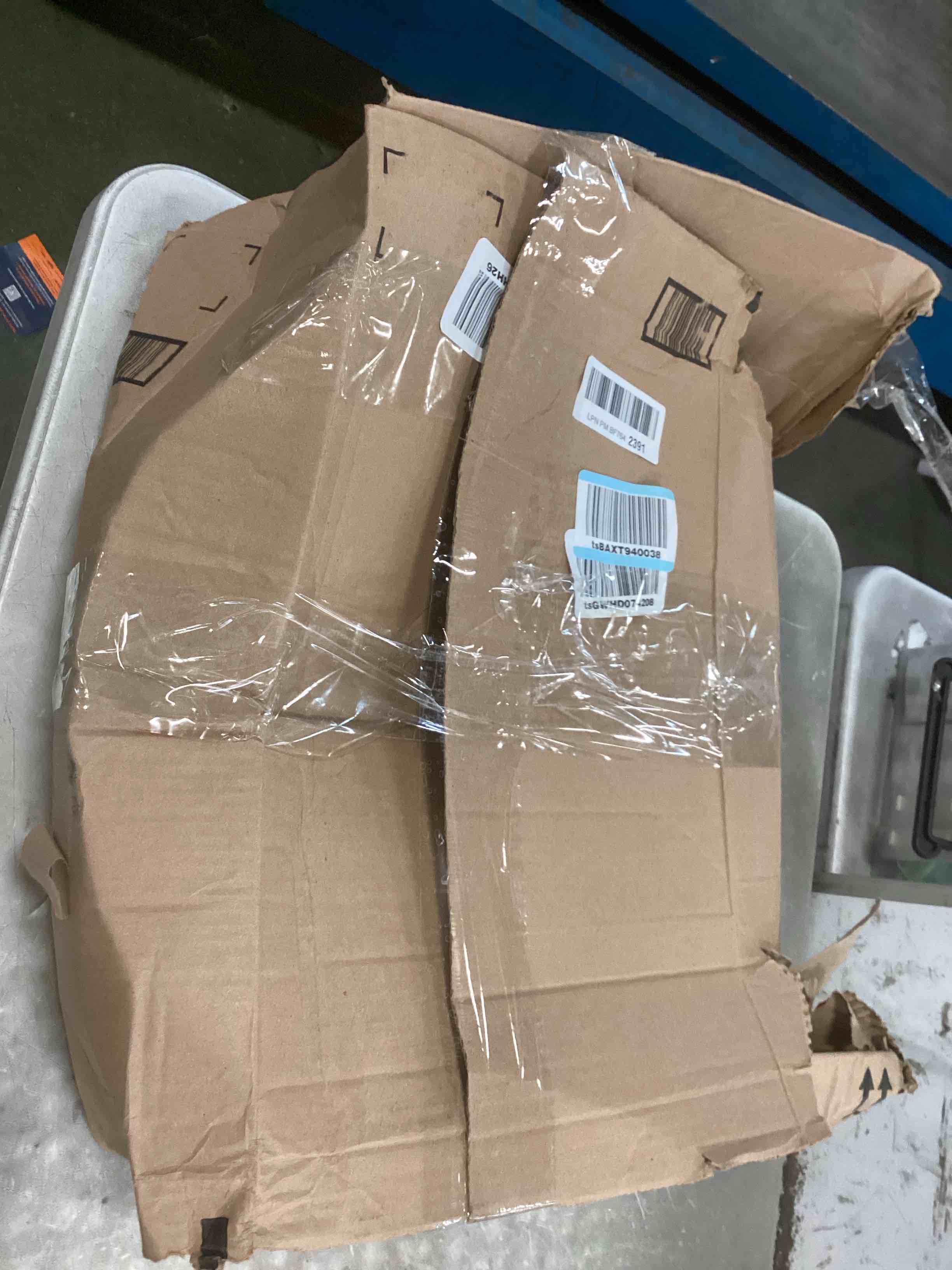 https://s3.amazonaws.com/lotting-images-prod/bidfta/PNK0173170_1724436449073.jpeg