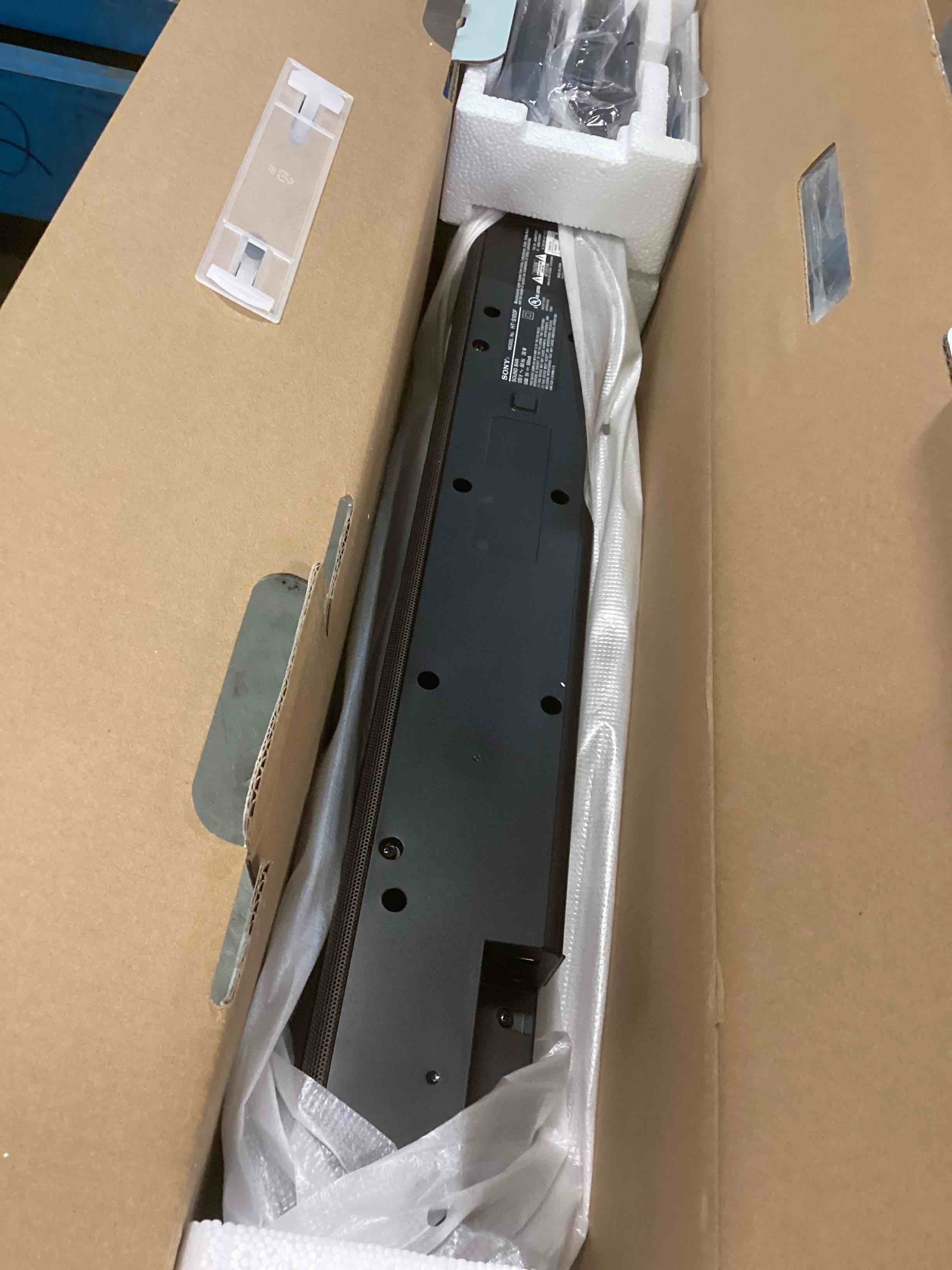 https://s3.amazonaws.com/lotting-images-prod/bidfta/PNK0173255_1724427171695.jpeg