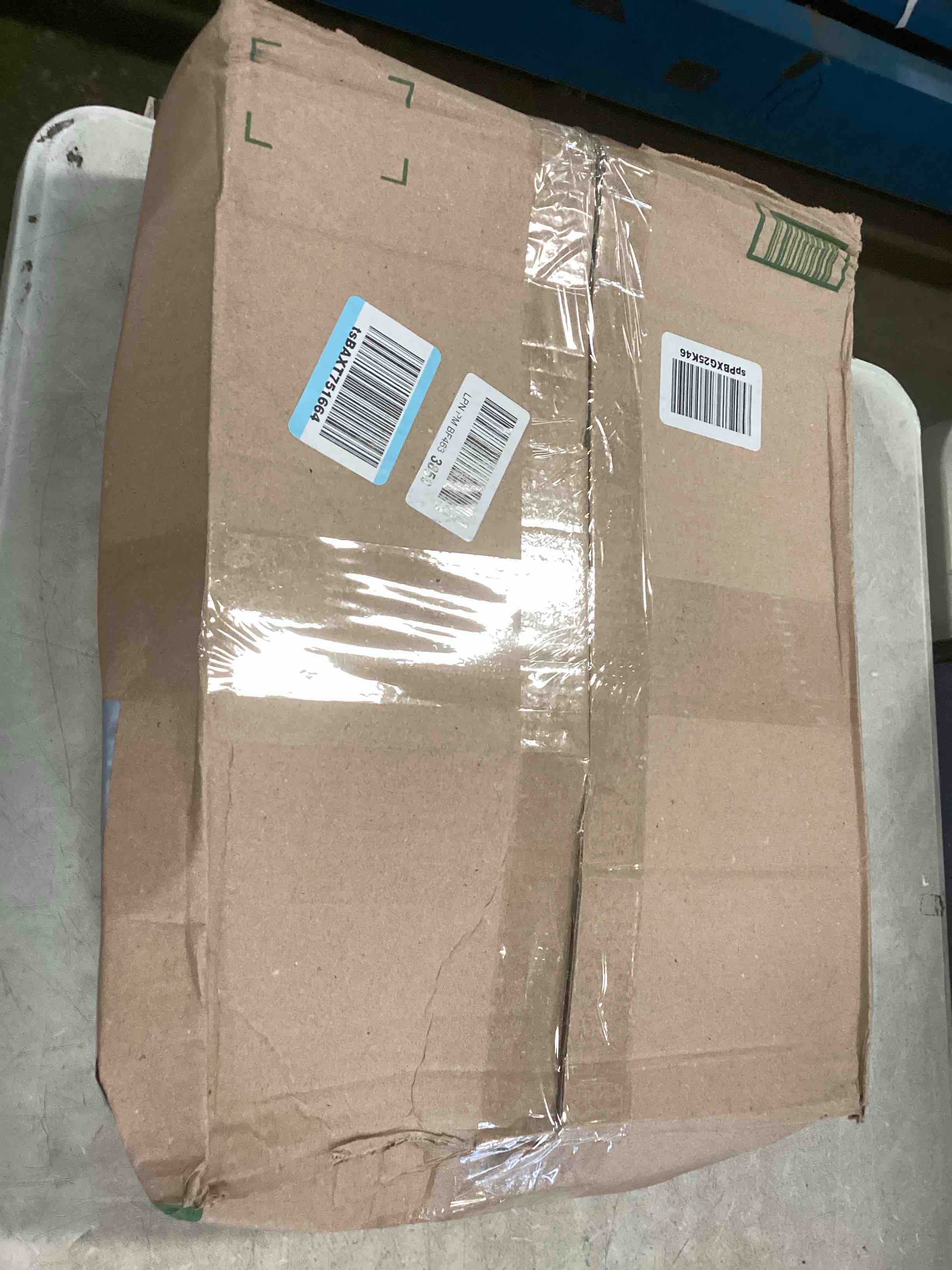 https://s3.amazonaws.com/lotting-images-prod/bidfta/PNK0173864_1724255226754.jpeg