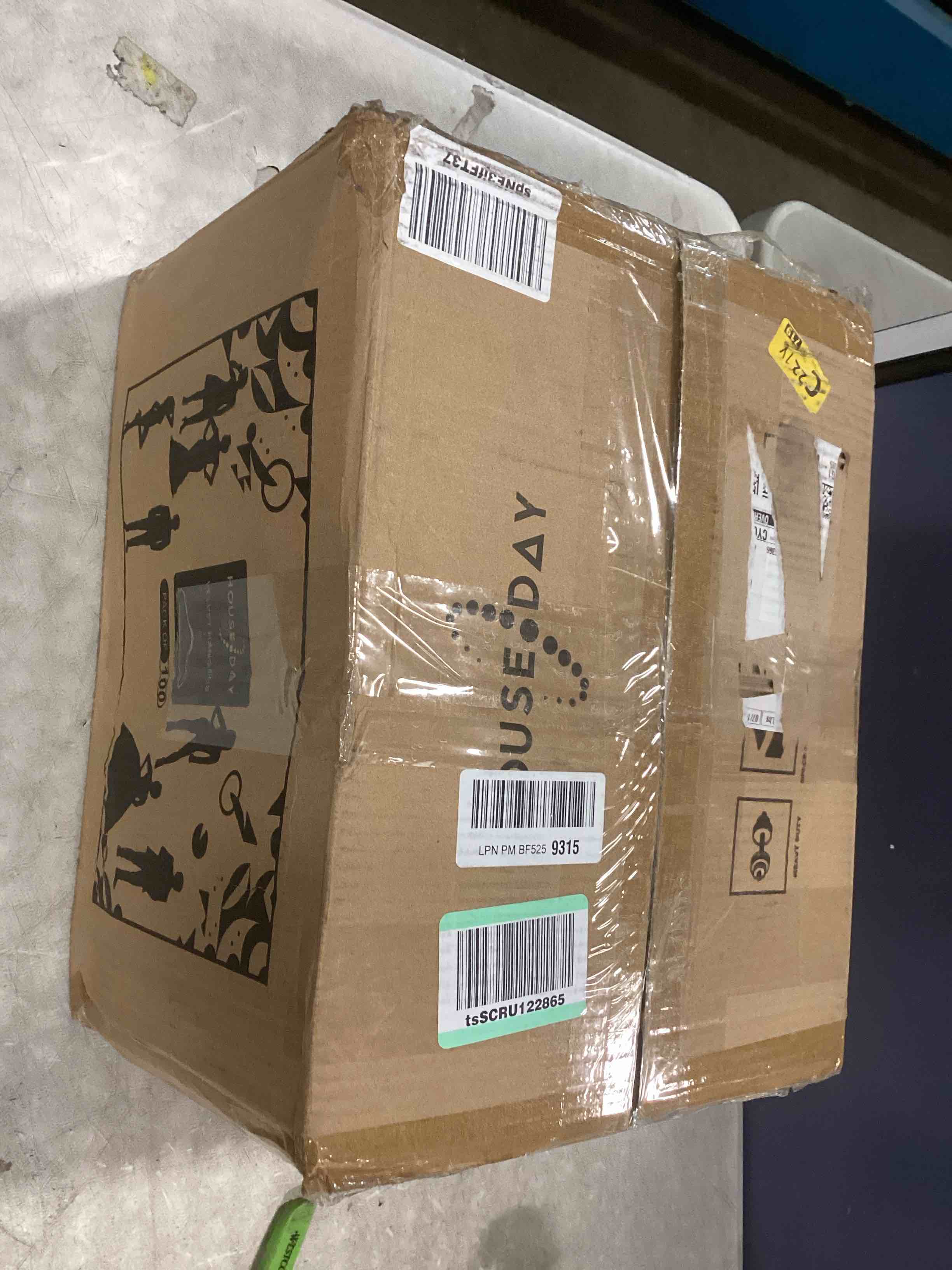 https://s3.amazonaws.com/lotting-images-prod/bidfta/PNK0173953_1724245809731.jpeg