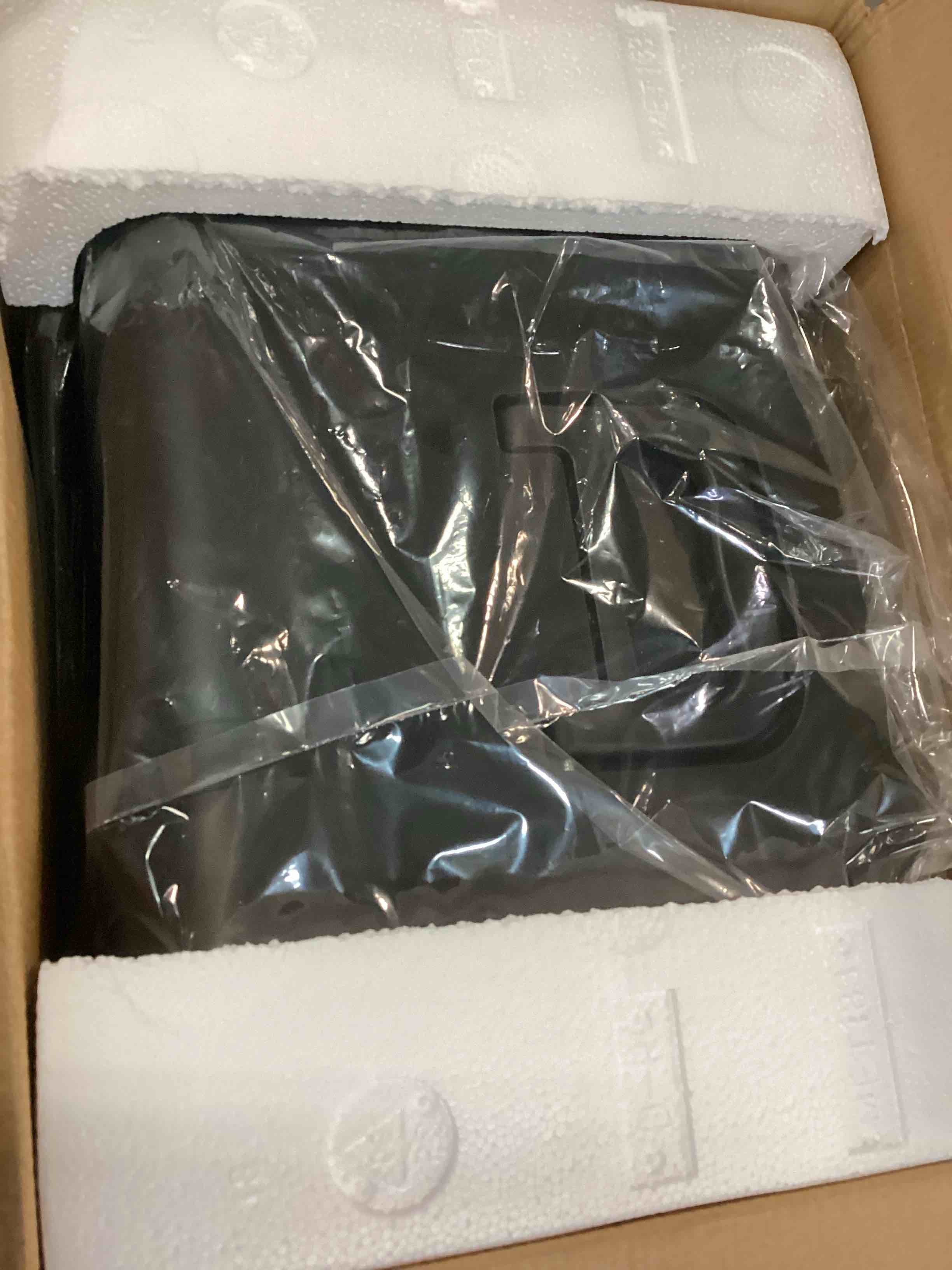 https://s3.amazonaws.com/lotting-images-prod/bidfta/PNK0174726_1725894278948.jpeg