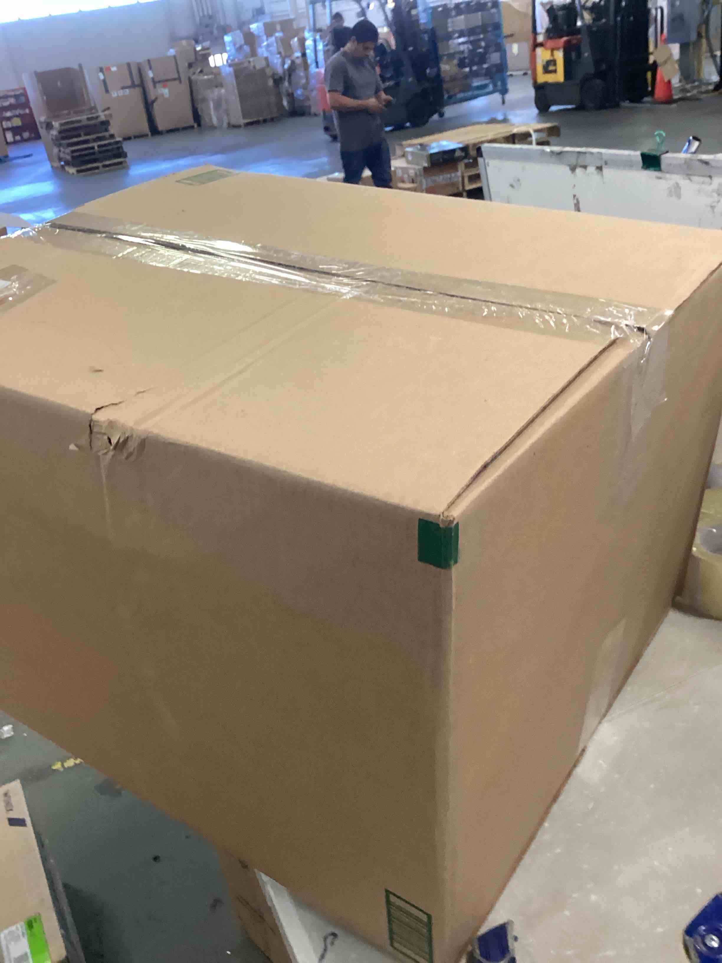 https://s3.amazonaws.com/lotting-images-prod/bidfta/PNK0175231_1725553235810.jpeg