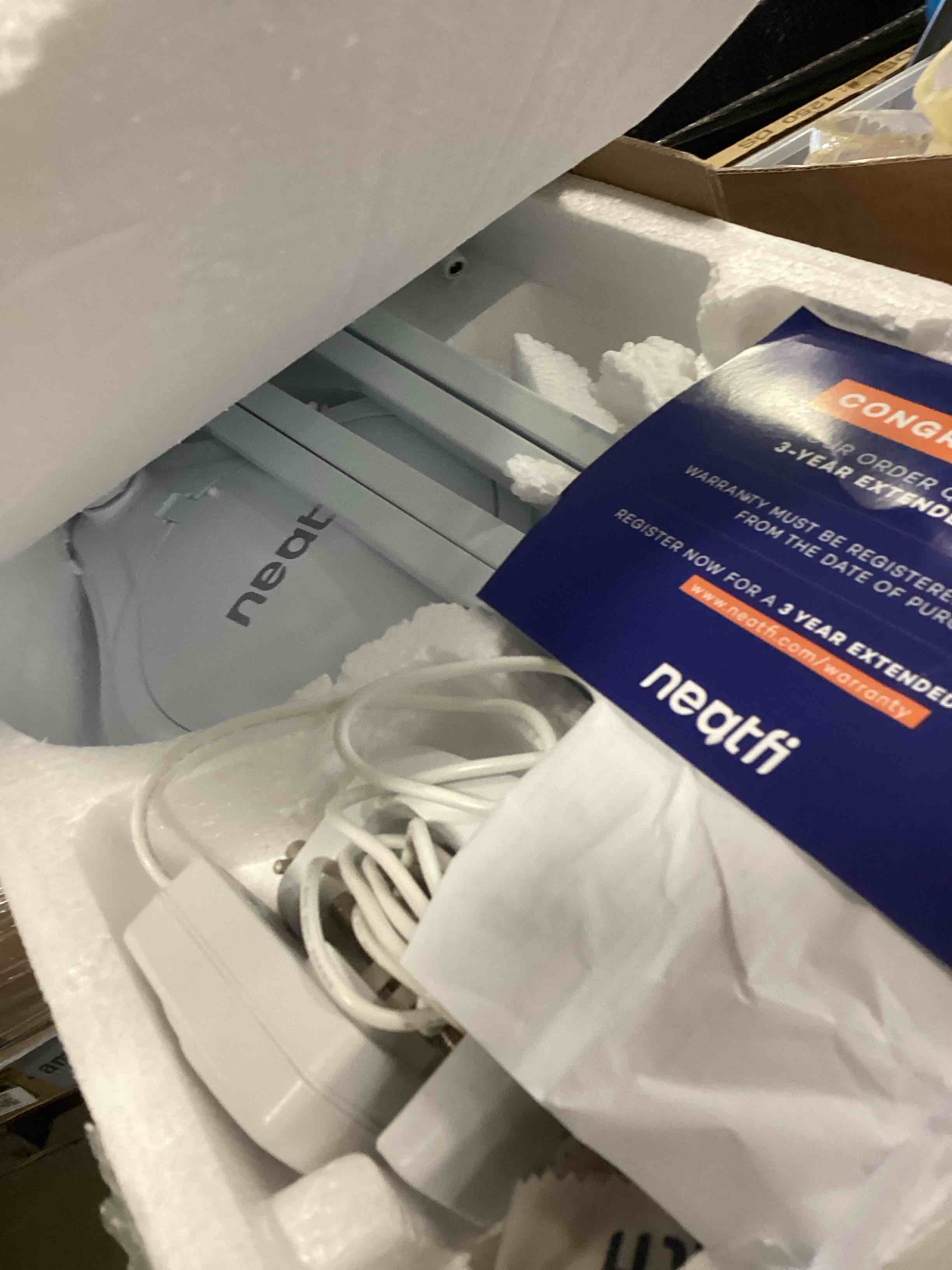 https://s3.amazonaws.com/lotting-images-prod/bidfta/PNK0175807_1725374676260.jpeg