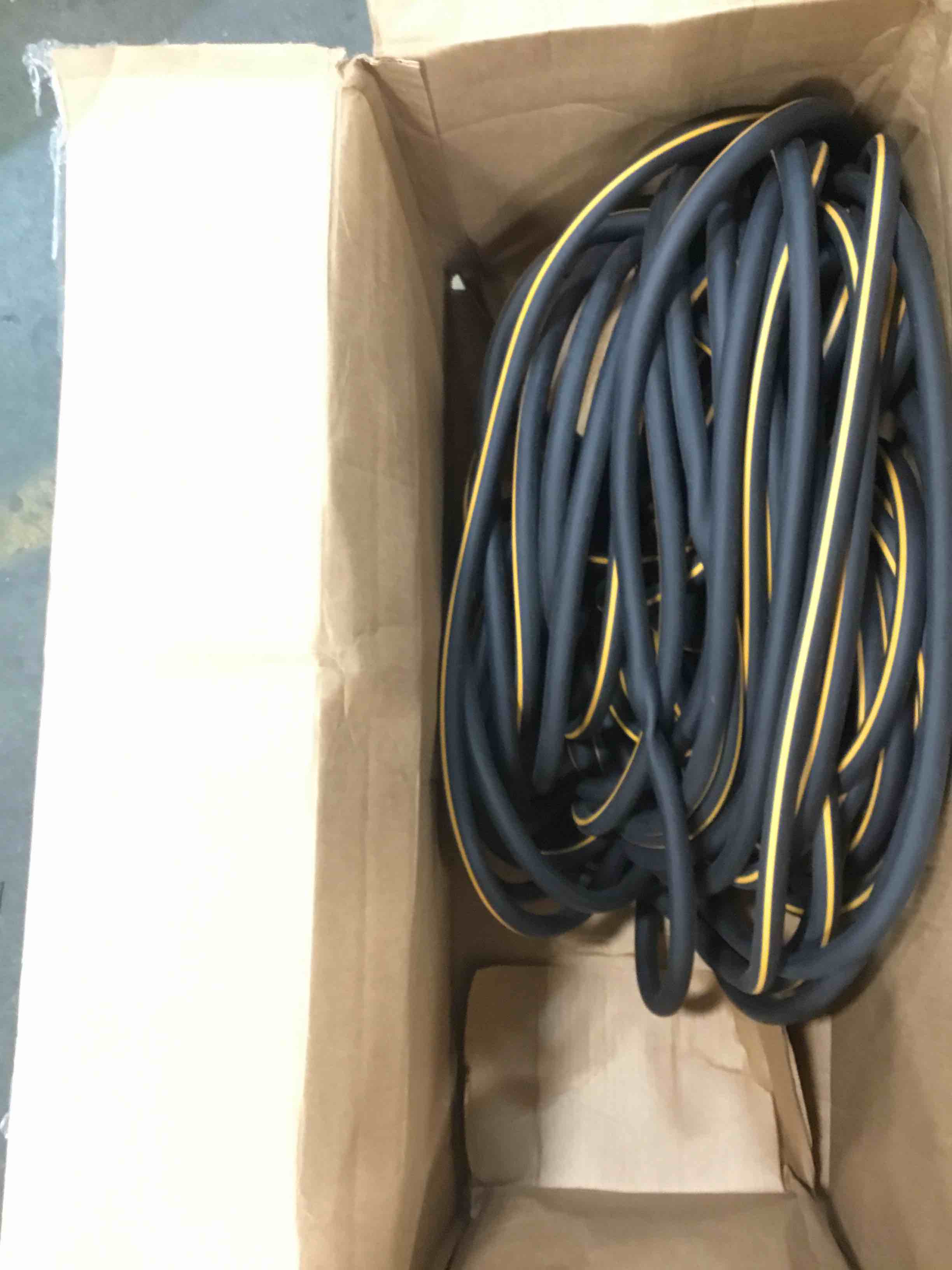 https://s3.amazonaws.com/lotting-images-prod/bidfta/PNK0177368_1724797703033.jpeg