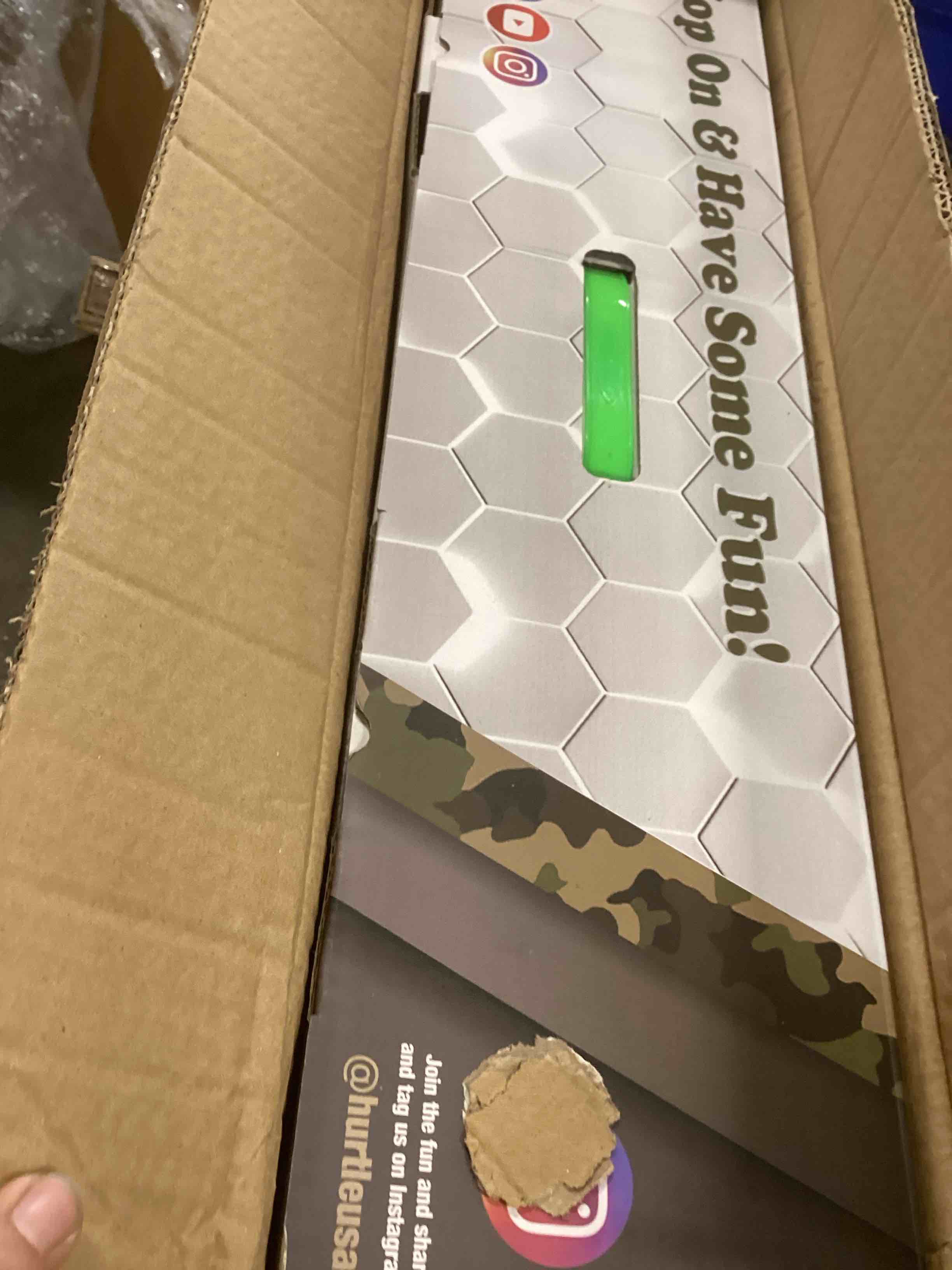https://s3.amazonaws.com/lotting-images-prod/bidfta/PNK0177942_1724700963394.jpeg