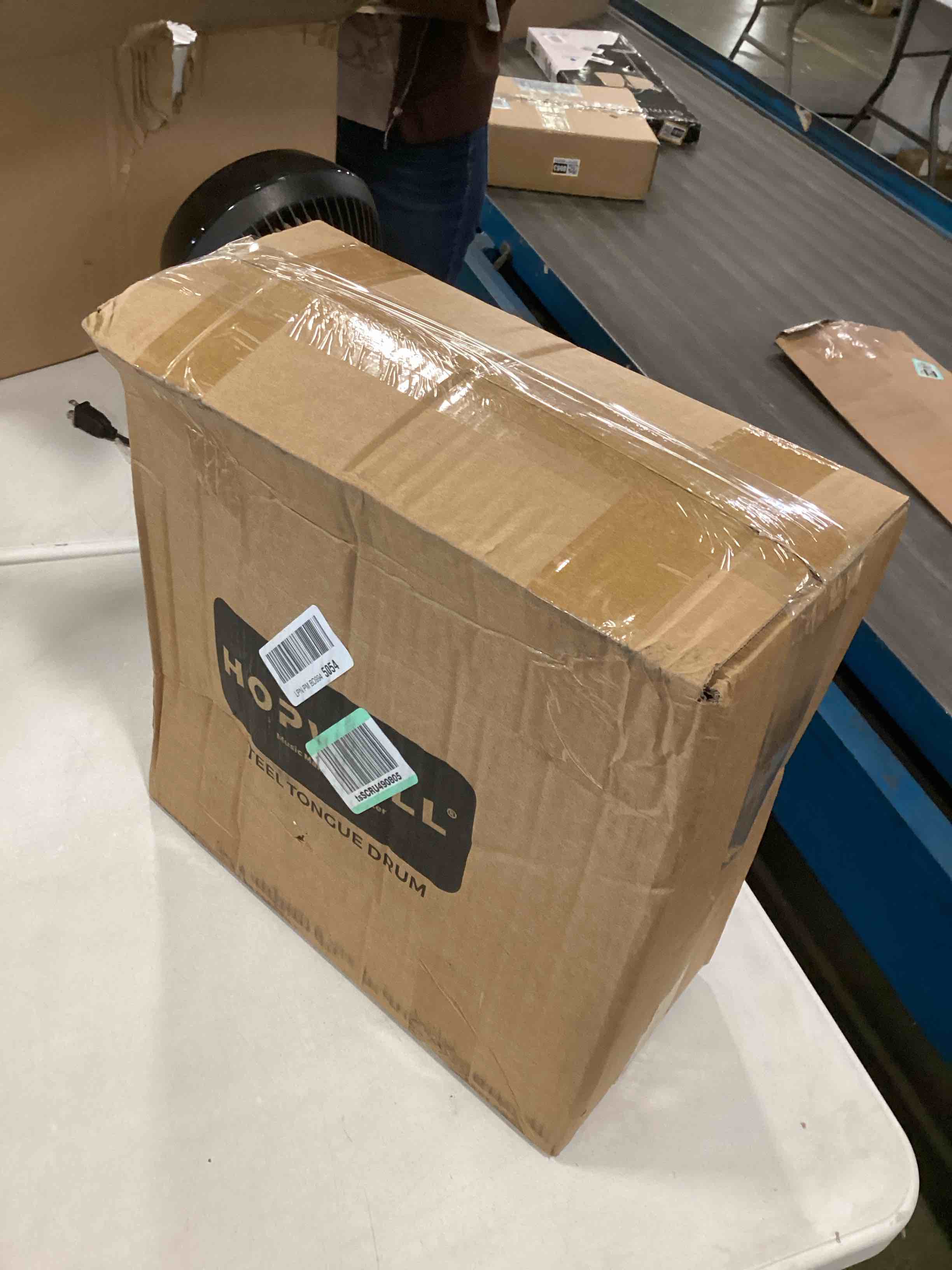 https://s3.amazonaws.com/lotting-images-prod/bidfta/PNK0180293_1725886257446.jpeg
