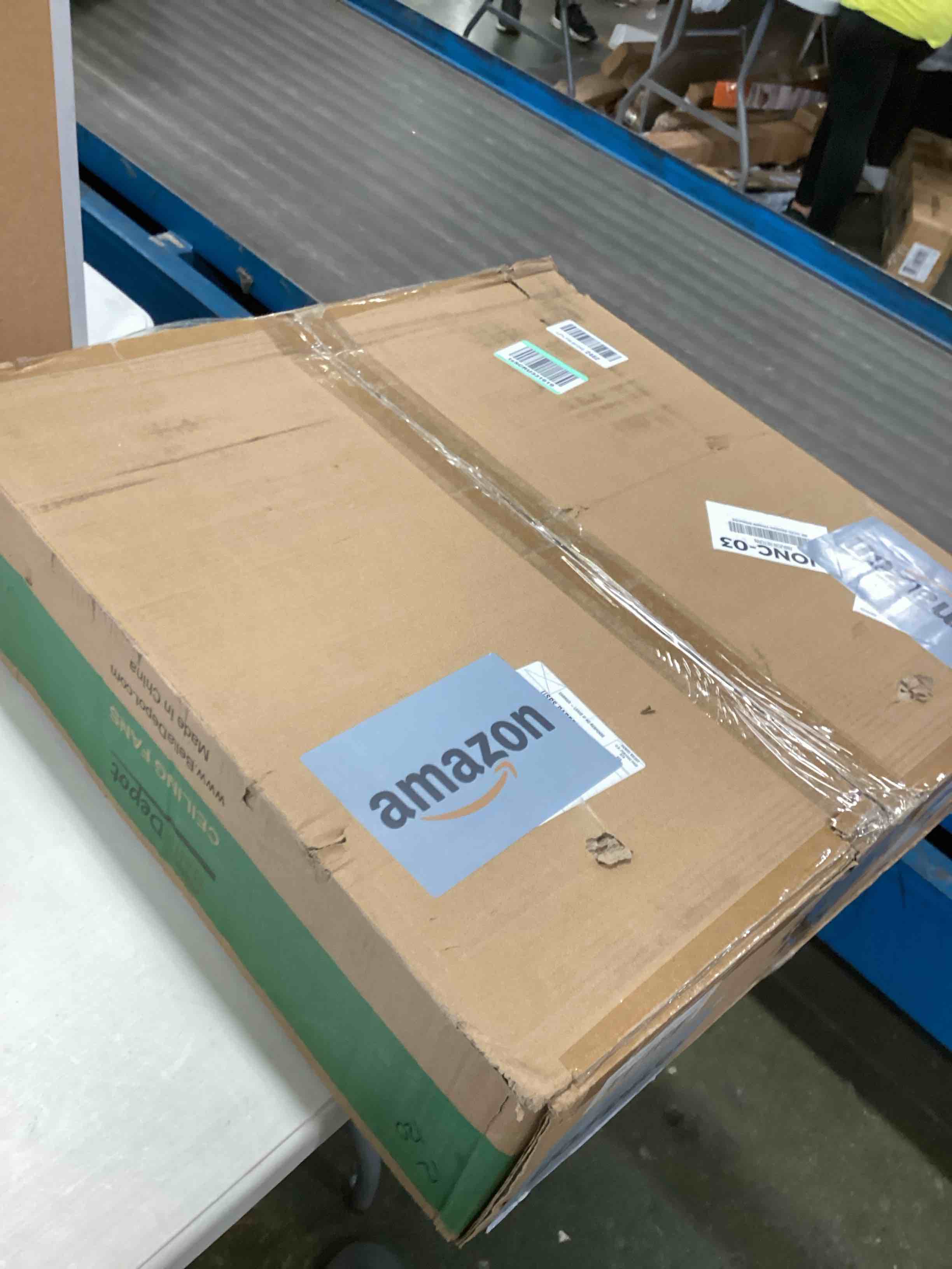 https://s3.amazonaws.com/lotting-images-prod/bidfta/PNK0180645_1725552932634.jpeg