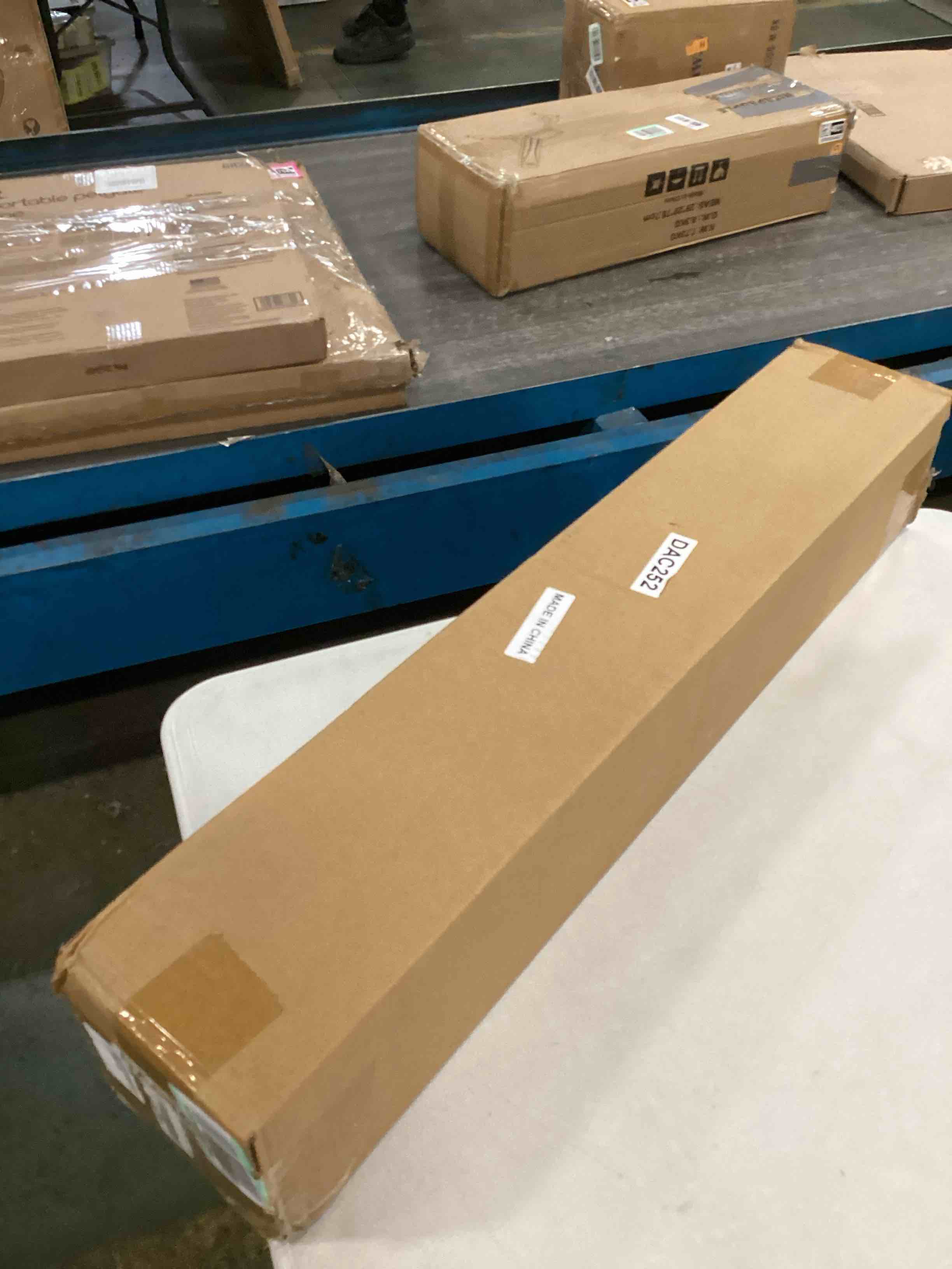 https://s3.amazonaws.com/lotting-images-prod/bidfta/PNK0180826_1725478946127.jpeg