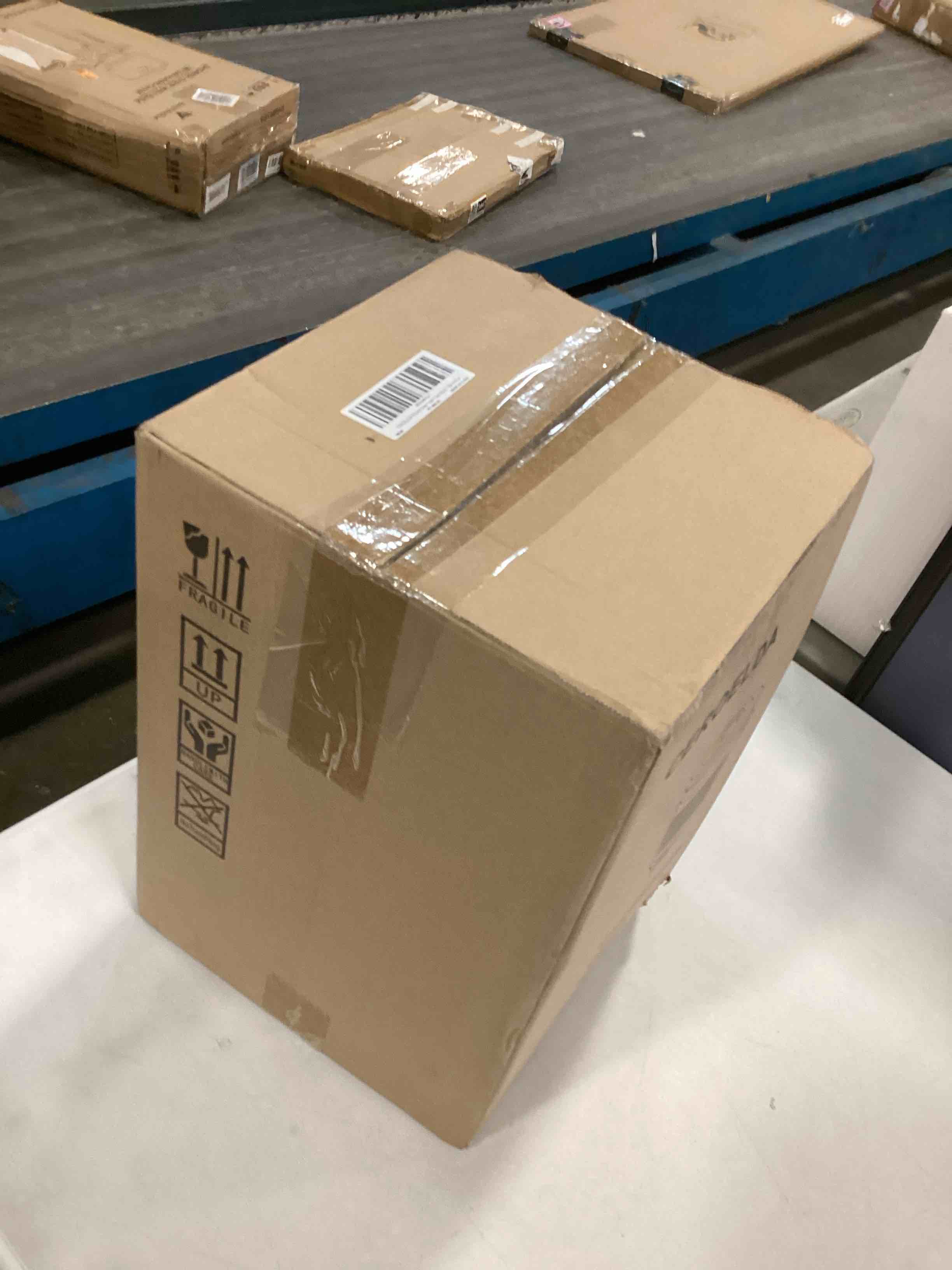 https://s3.amazonaws.com/lotting-images-prod/bidfta/PNK0180959_1725463370437.jpeg