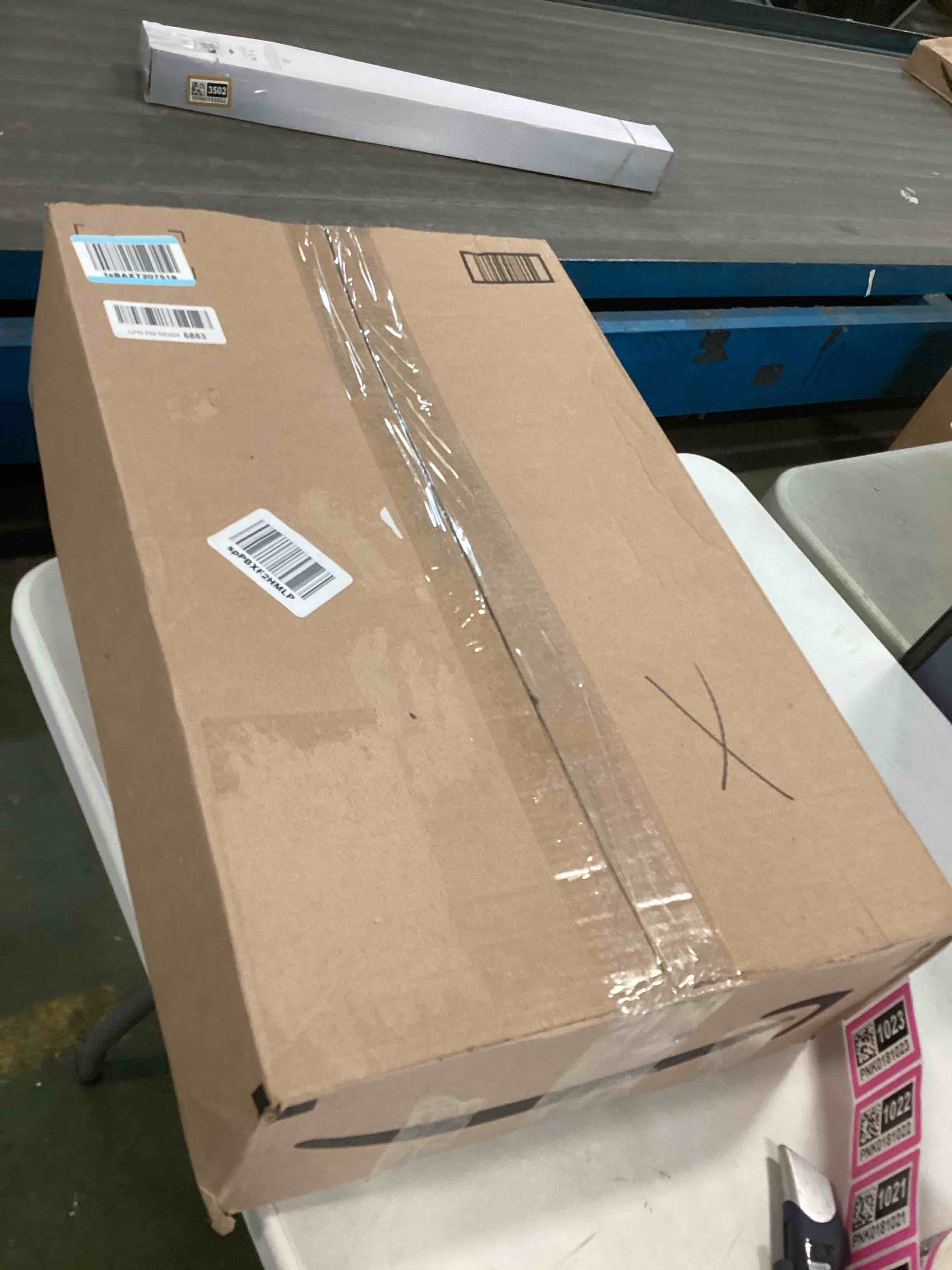 https://s3.amazonaws.com/lotting-images-prod/bidfta/PNK0181025_1725456567230.jpeg