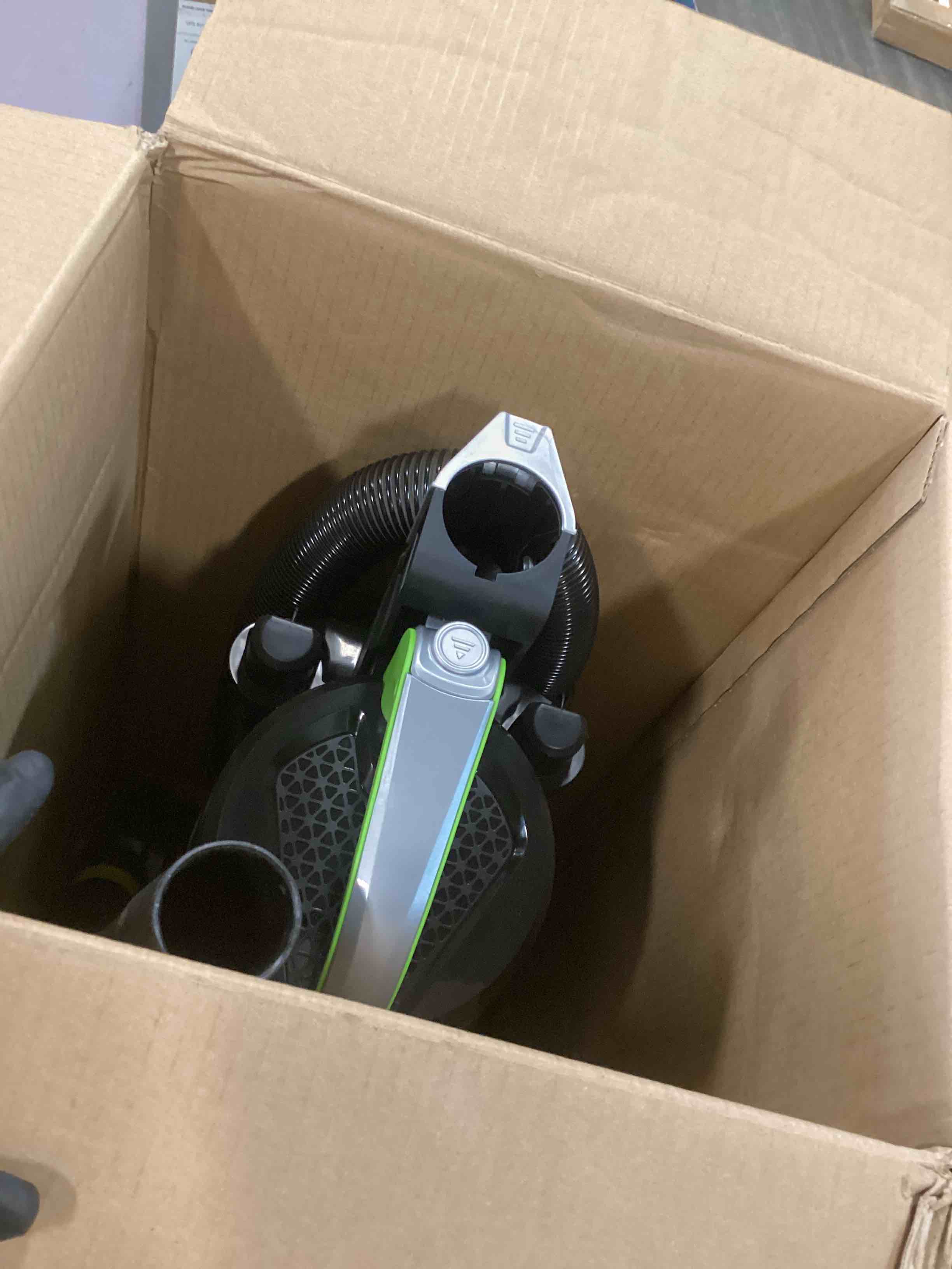 https://s3.amazonaws.com/lotting-images-prod/bidfta/PNK0181229_1725030875723.jpeg