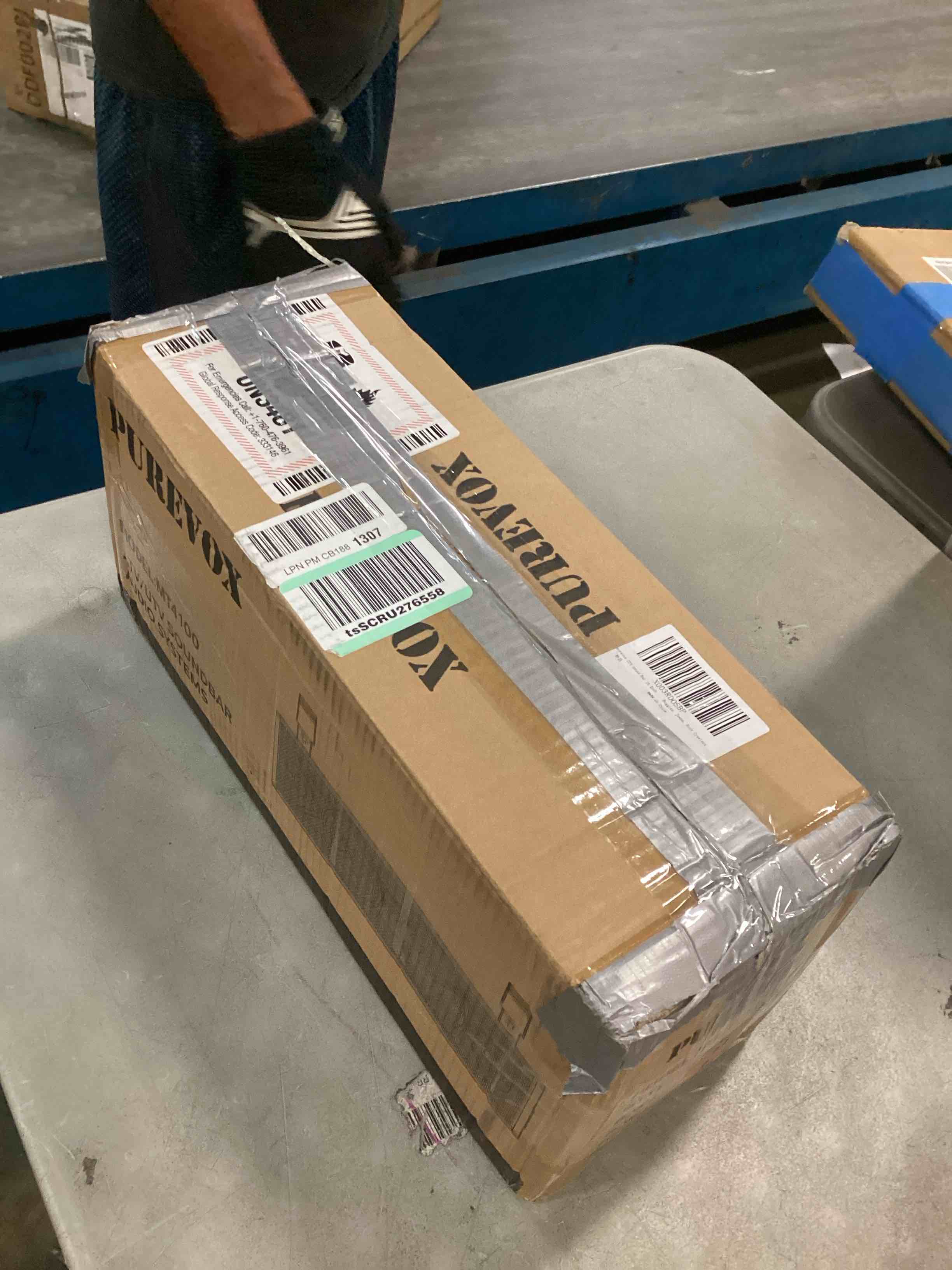 https://s3.amazonaws.com/lotting-images-prod/bidfta/PNK0181342_1724961474521.jpeg