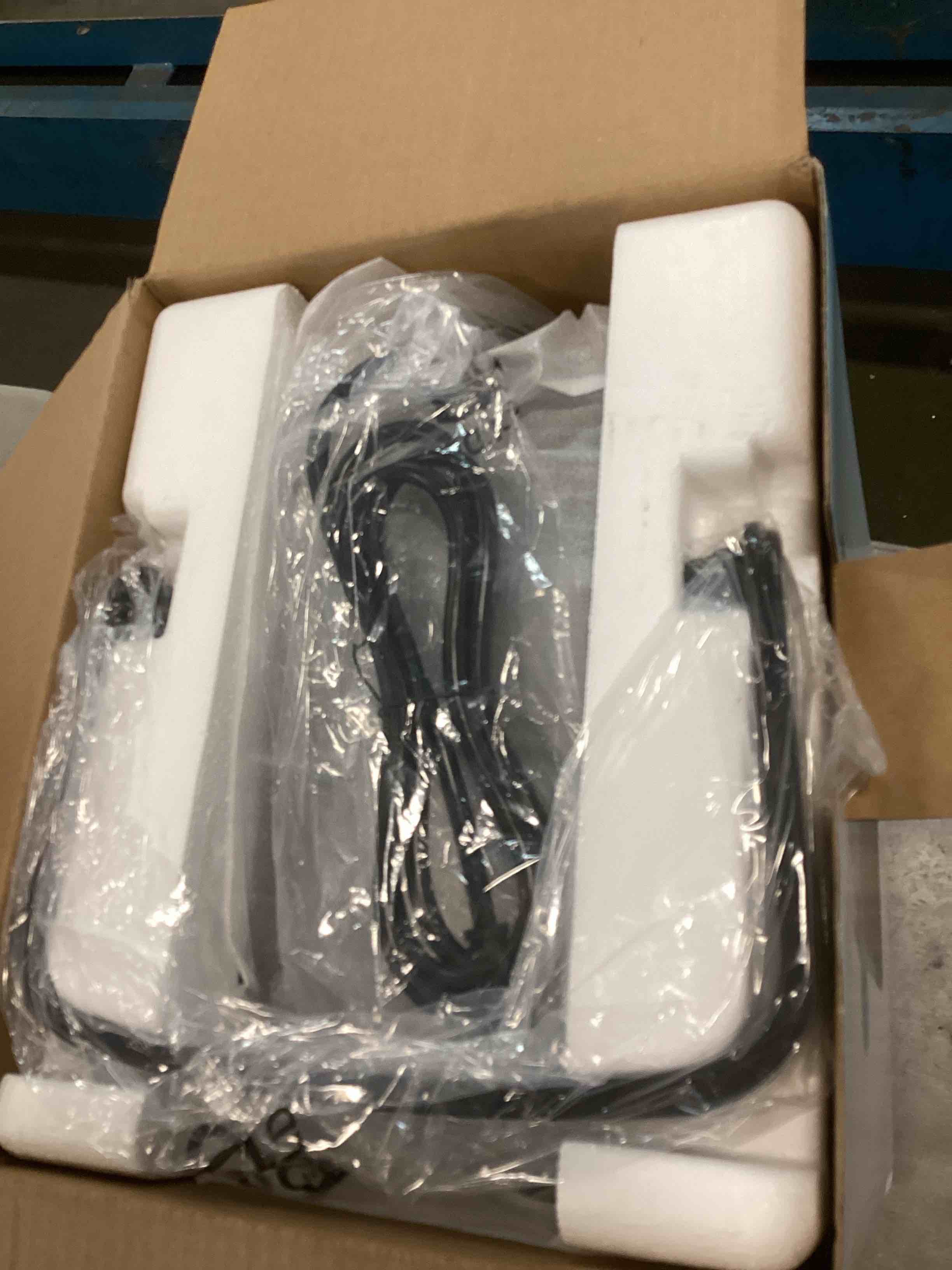 https://s3.amazonaws.com/lotting-images-prod/bidfta/PNK0181722_1724858012894.jpeg