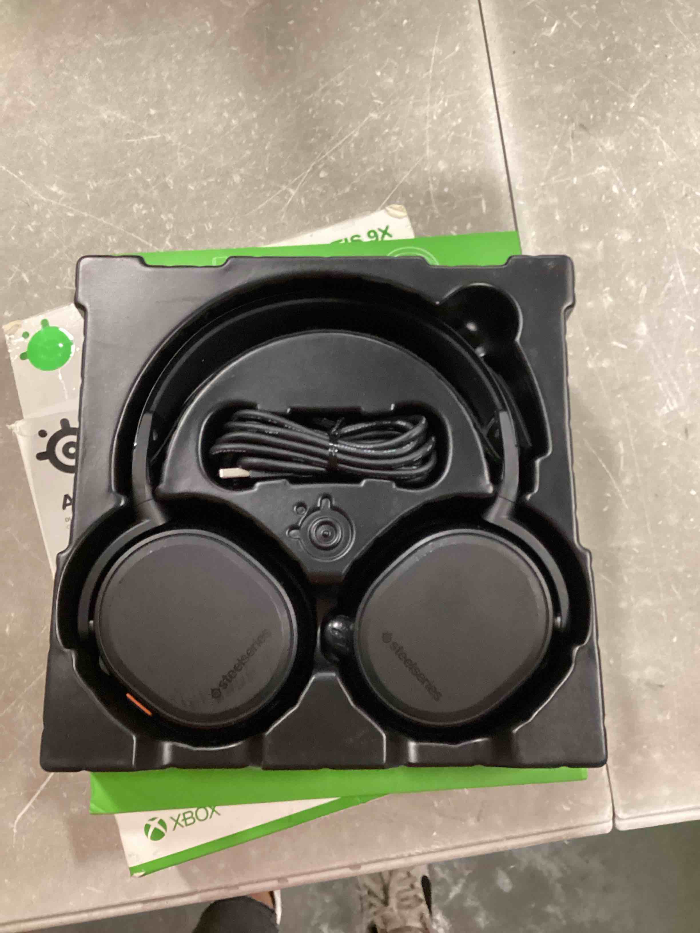 https://s3.amazonaws.com/lotting-images-prod/bidfta/PNK0182190_1726538821666.jpeg