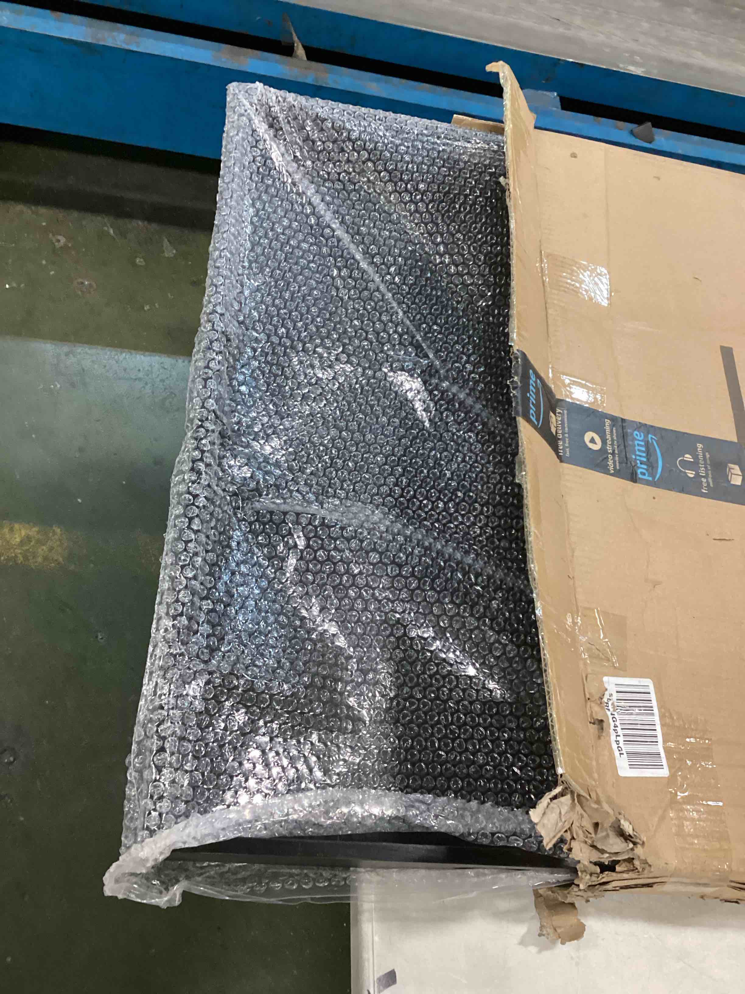https://s3.amazonaws.com/lotting-images-prod/bidfta/PNK0182589_1726200991202.jpeg
